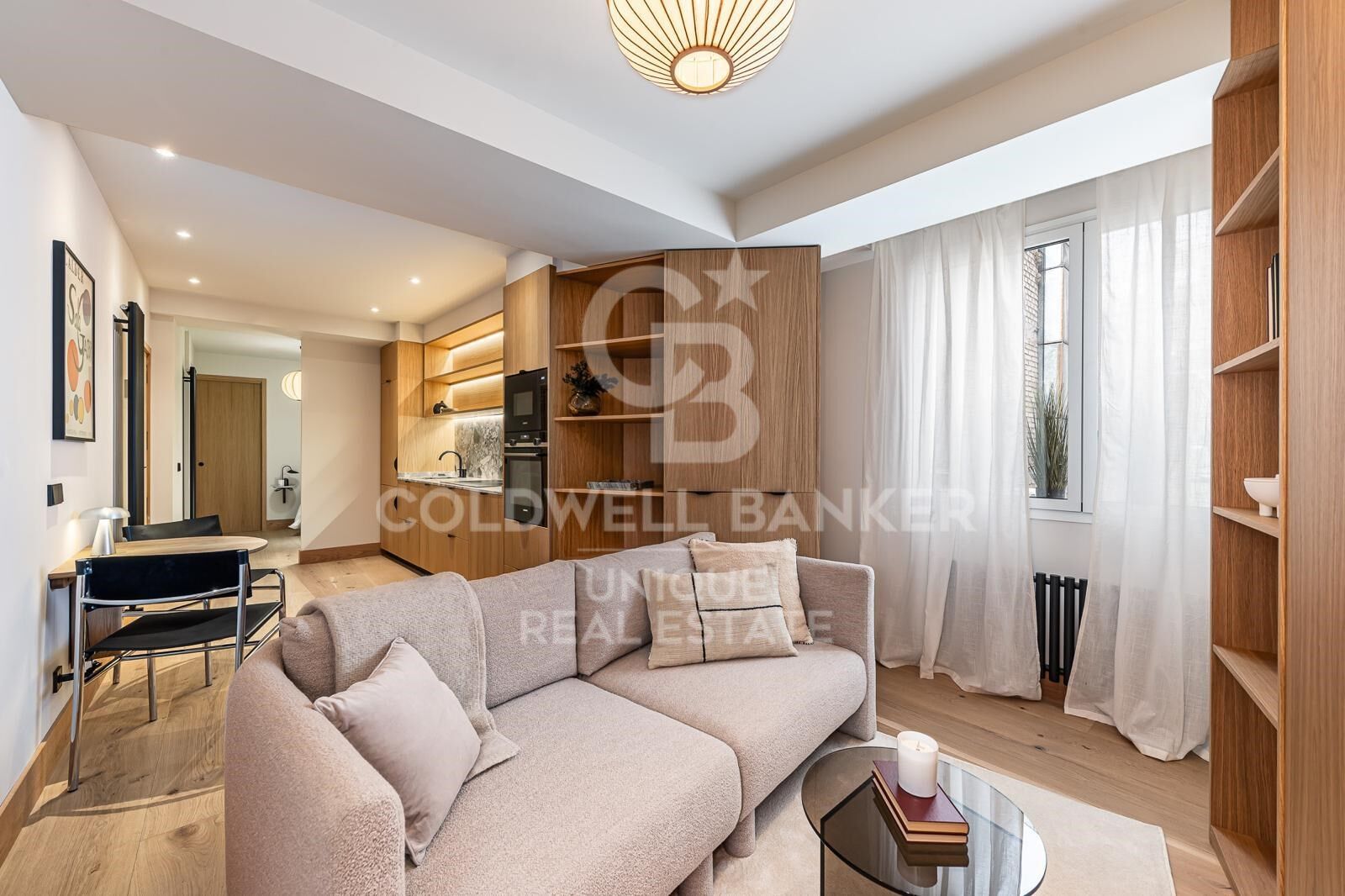 Renovated exterior flat in Castellana, Madrid