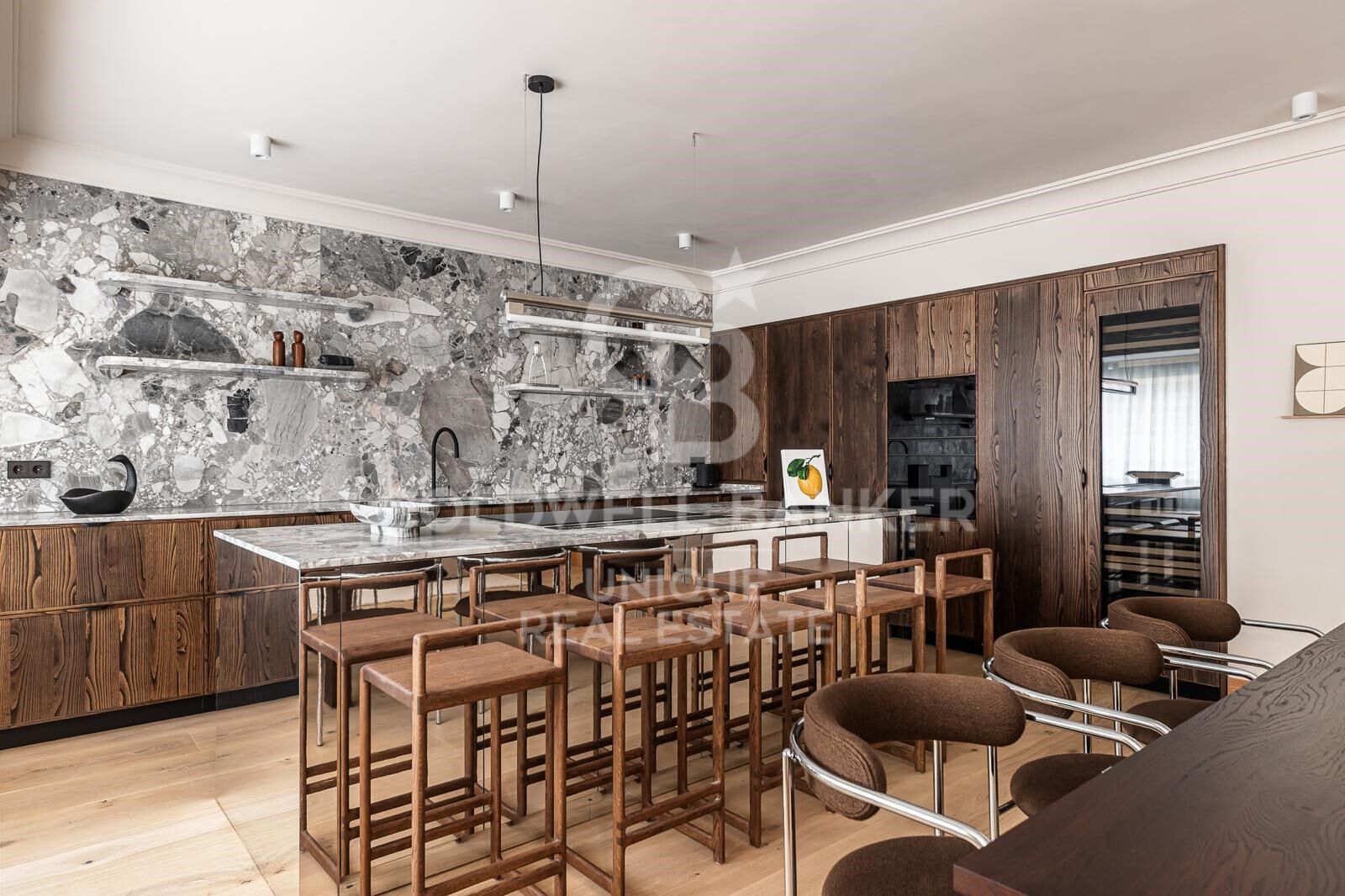 Renovated exterior flat in Castellana, Madrid