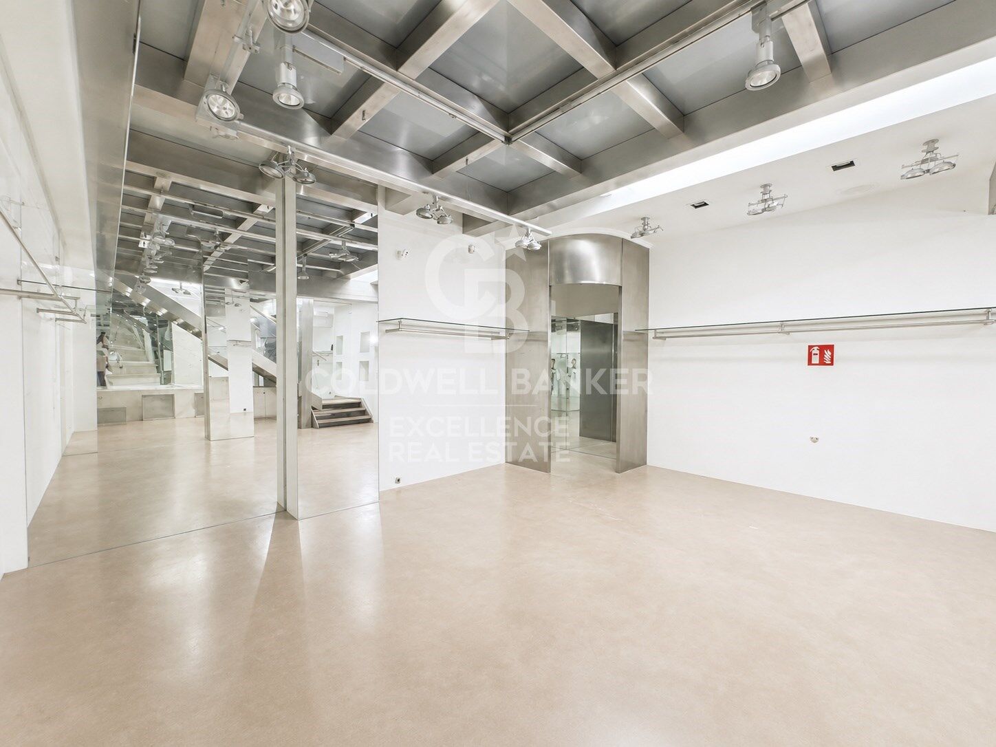 Geschäftsmöglichkeit in Plaza del Patriarca: günstige Gewerbemietpreise neben Poeta Querol