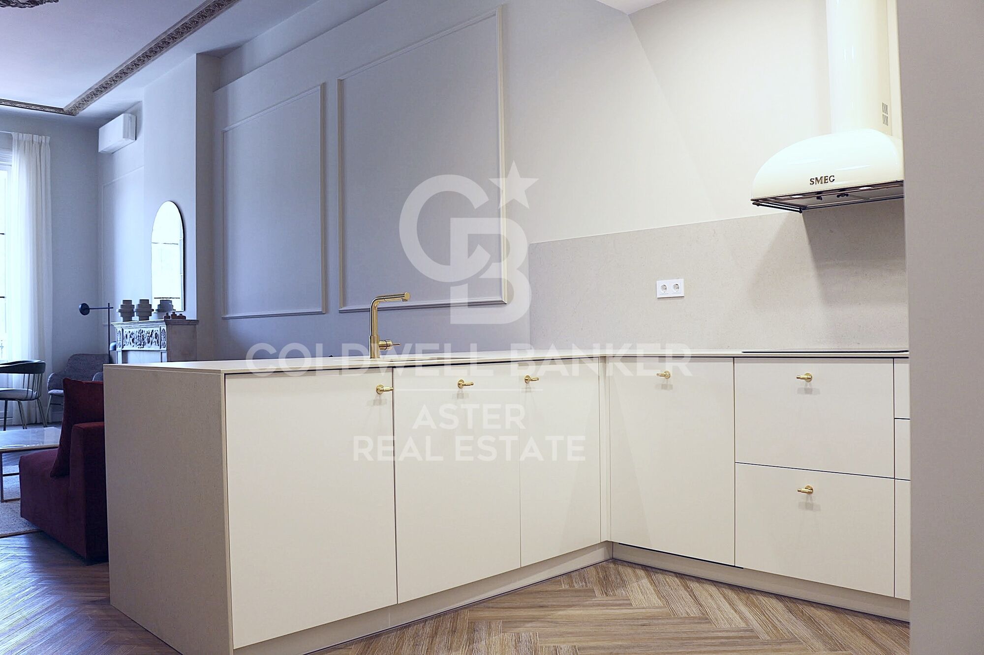 Flat with Balcony and 3 Bedrooms in Barceloneta