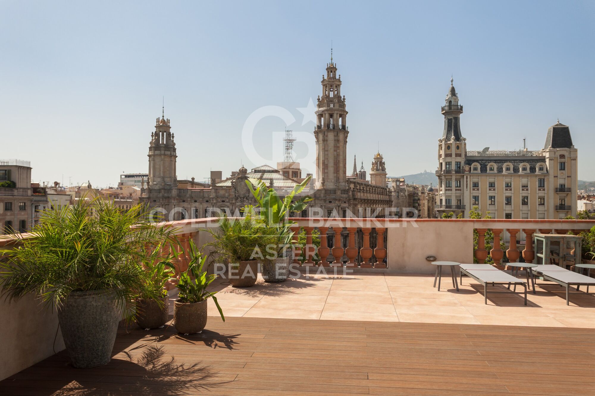 Flat with Balcony and 3 Bedrooms in Barceloneta