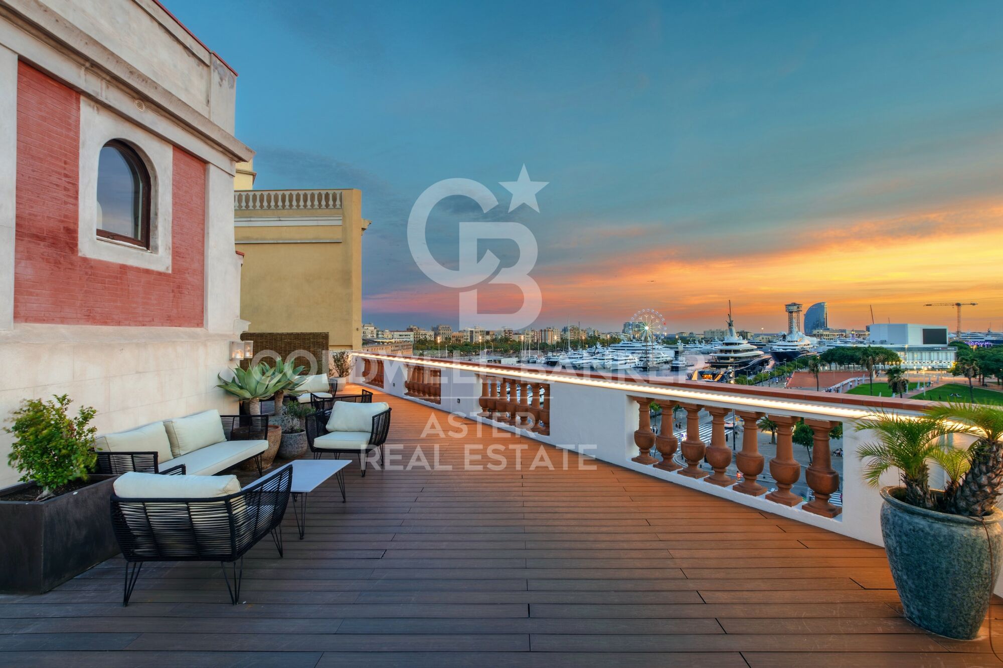 Flat with Balcony and 3 Bedrooms in Barceloneta