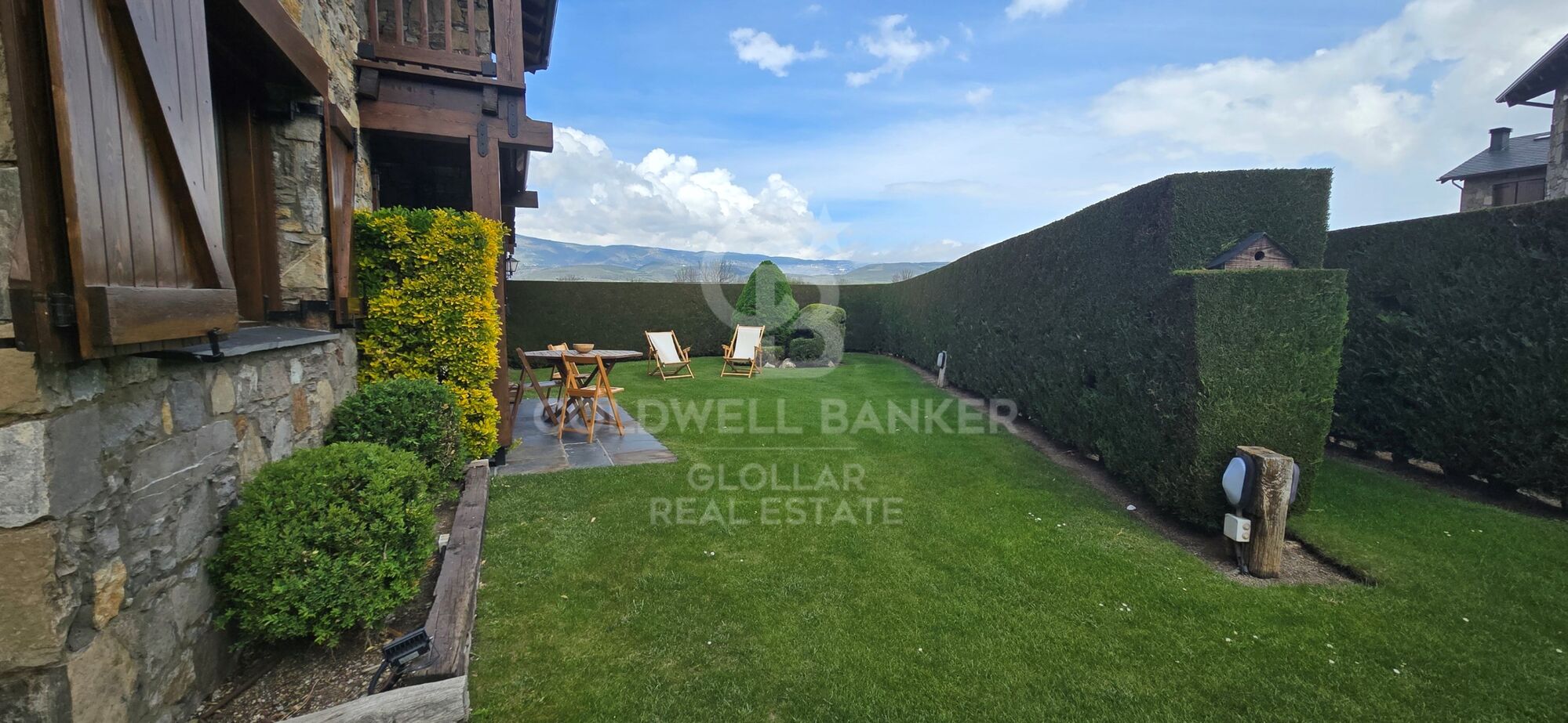 Tu refugio de verano en Sainte Léocadie con jardín y piscina