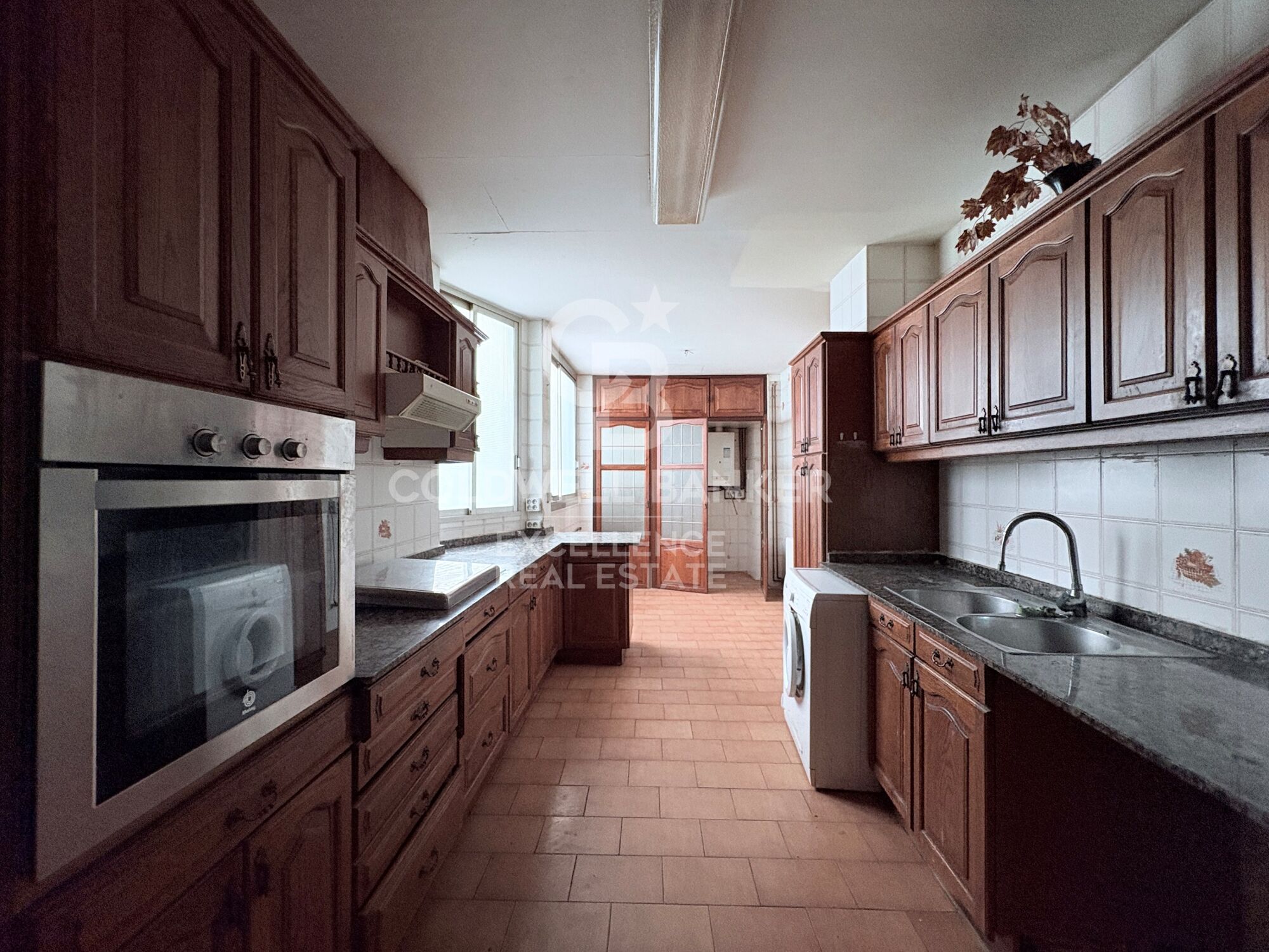 Bright Apartment with Terrace and Garage on Gran Vía Ramón y Cajal
