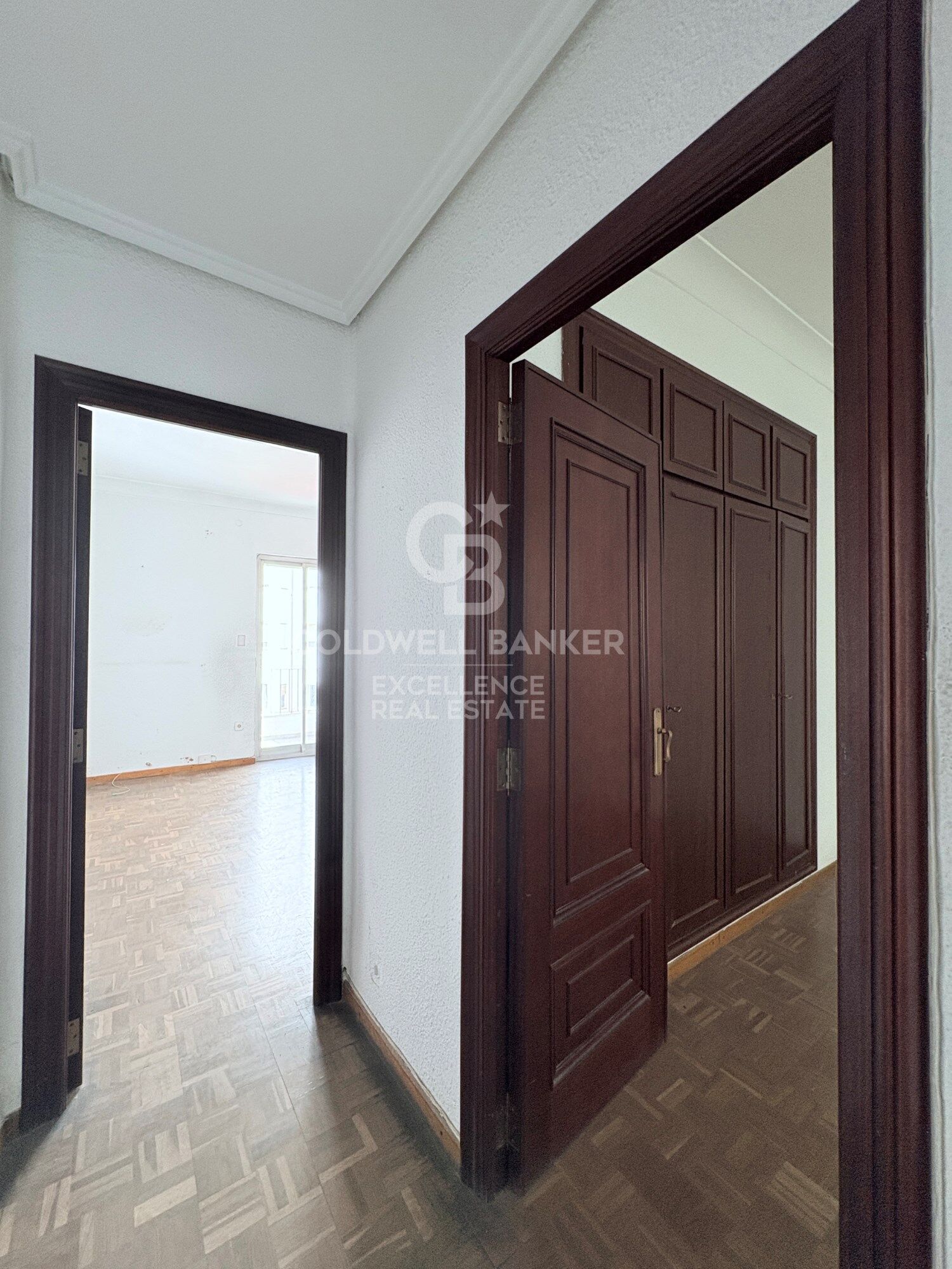 Bright Apartment with Terrace and Garage on Gran Vía Ramón y Cajal
