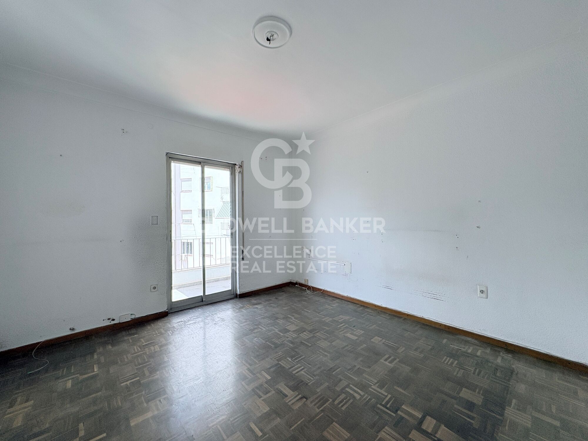Bright Apartment with Terrace and Garage on Gran Vía Ramón y Cajal