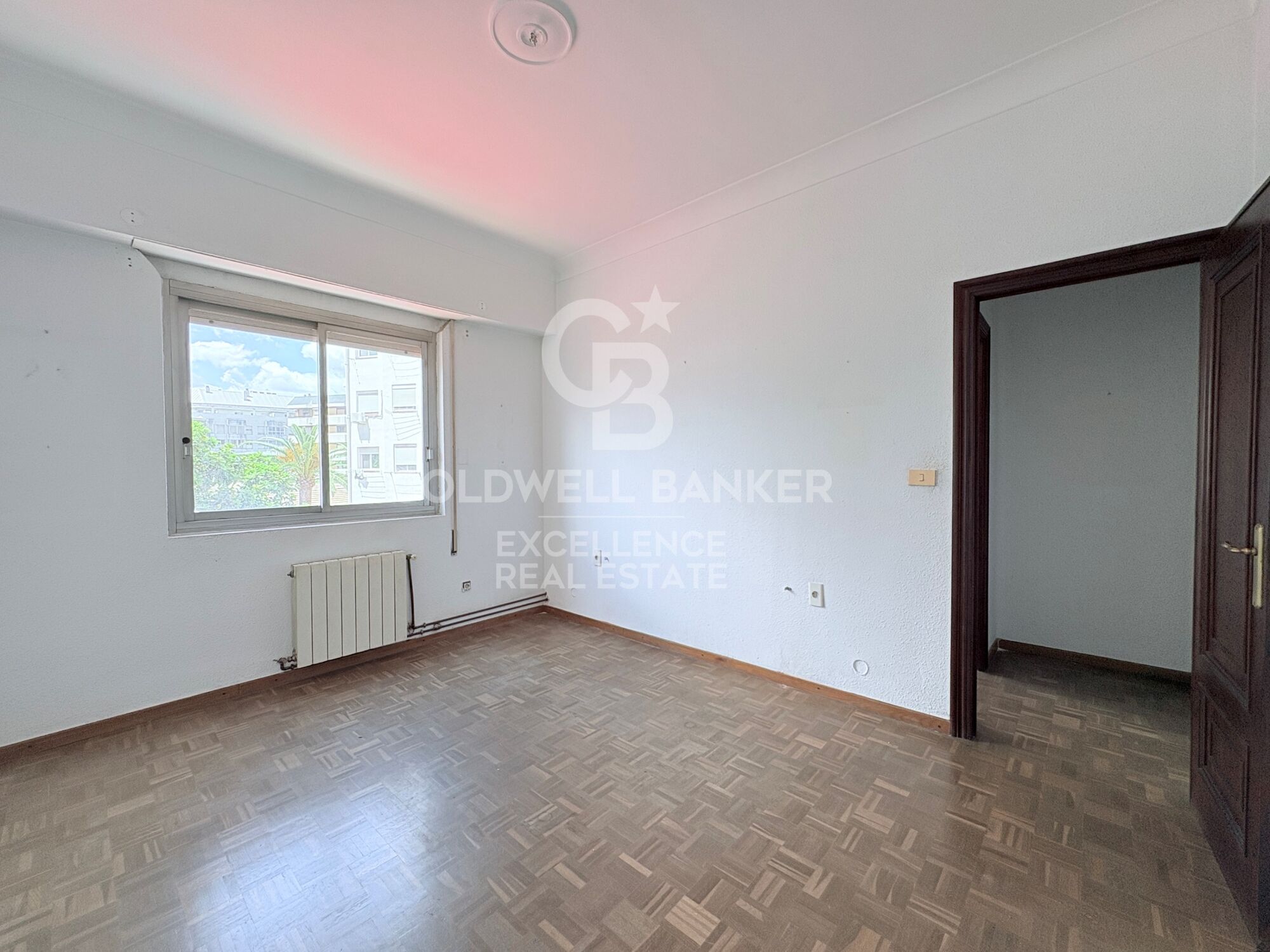 Bright Apartment with Terrace and Garage on Gran Vía Ramón y Cajal