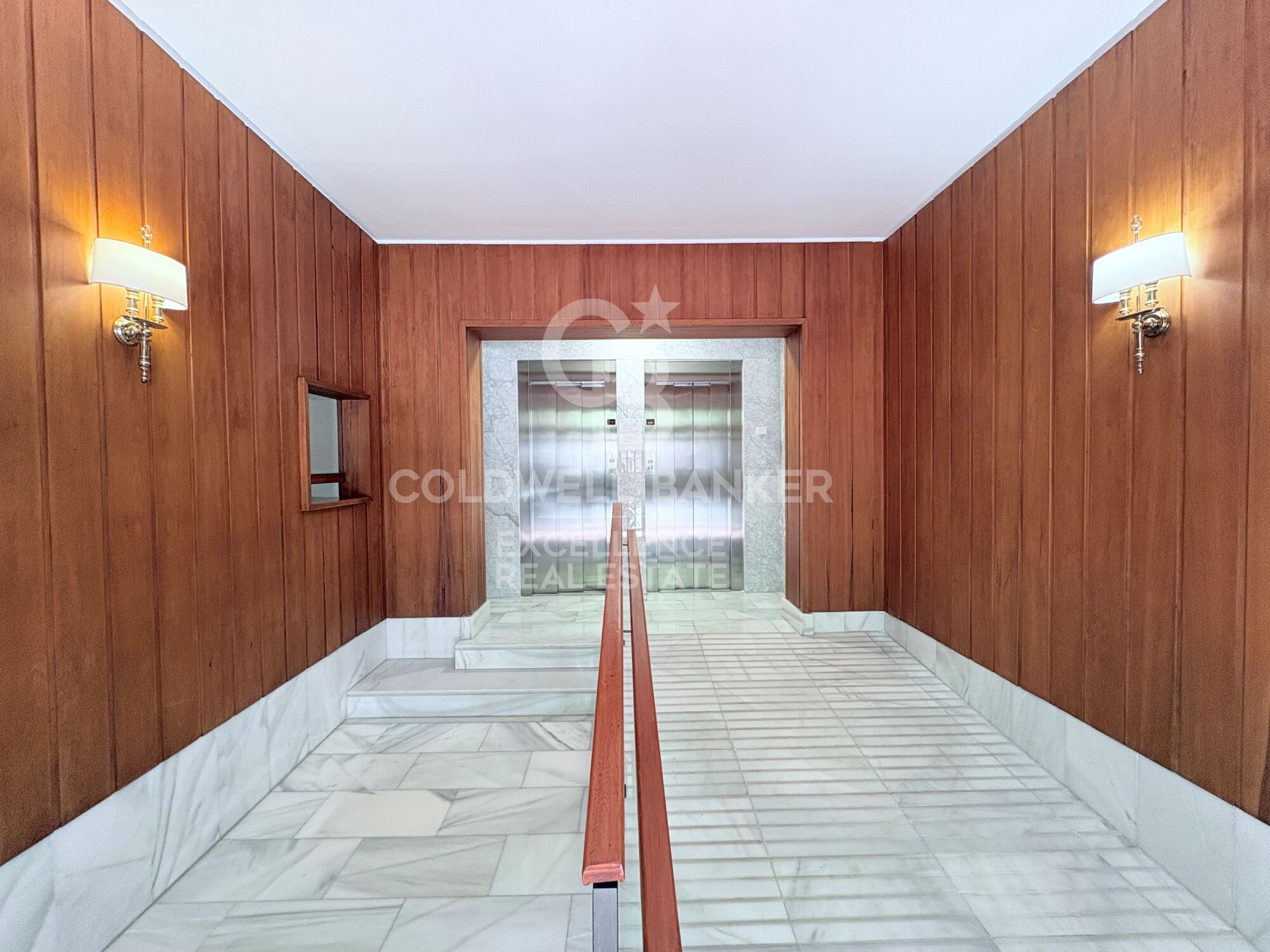 Bright Apartment with Terrace and Garage on Gran Vía Ramón y Cajal