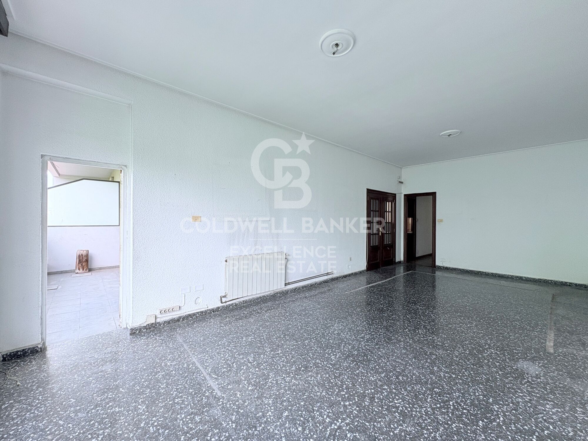 Piso luminoso con terraza y garaje en Gran Vía Ramón y Cajal