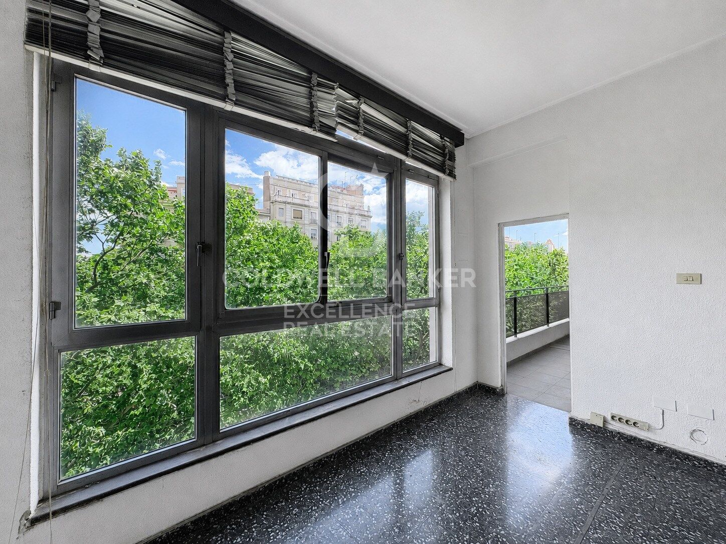 Bright Apartment with Terrace and Garage on Gran Vía Ramón y Cajal