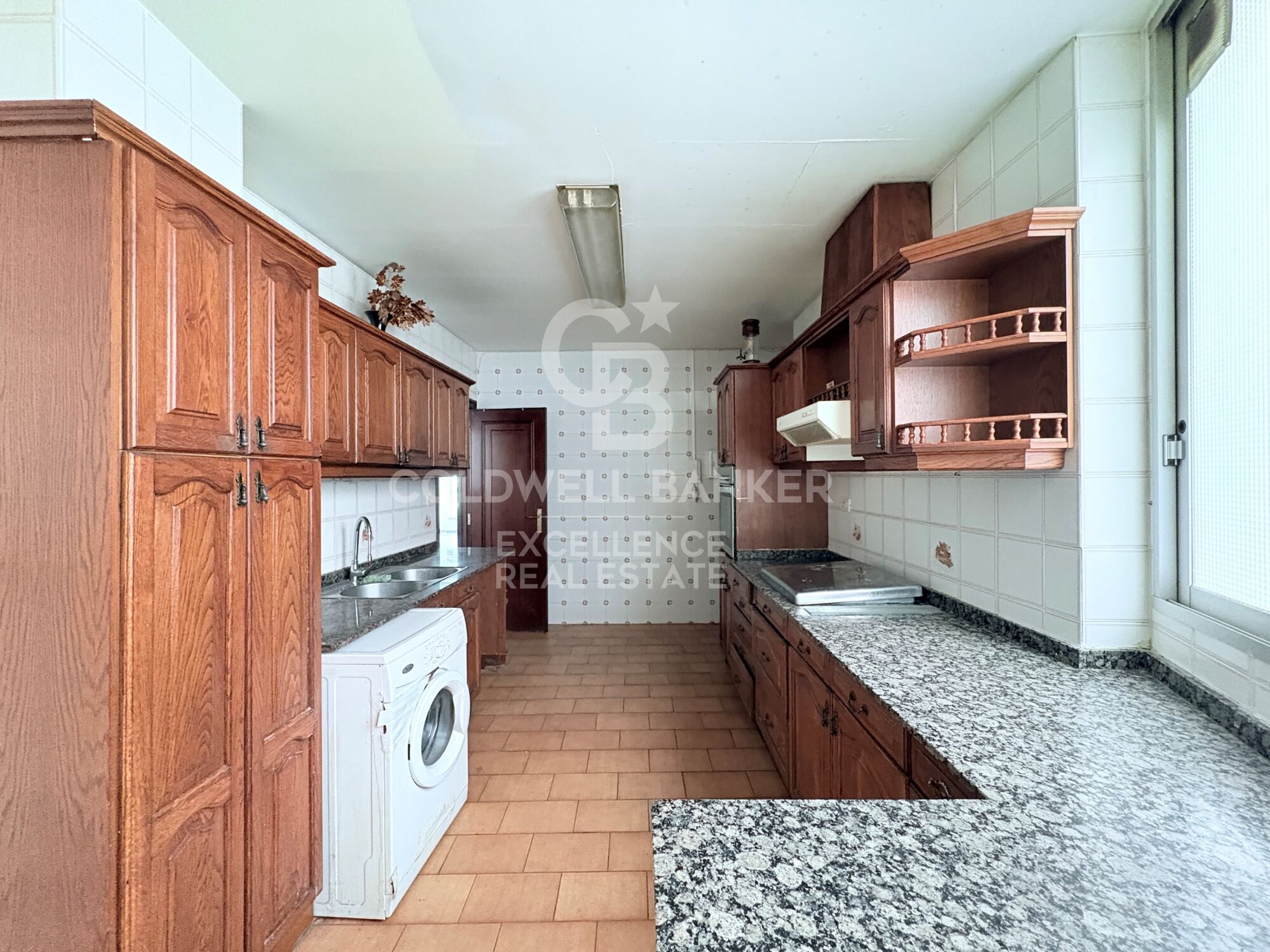 Bright Apartment with Terrace and Garage on Gran Vía Ramón y Cajal