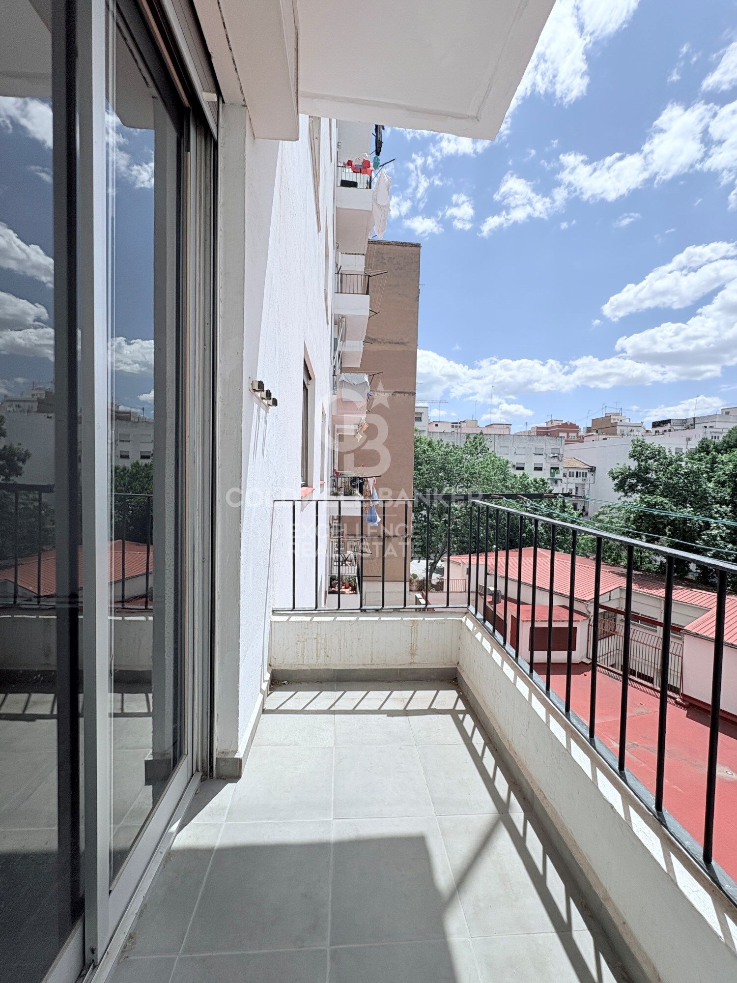 Bright Apartment with Terrace and Garage on Gran Vía Ramón y Cajal