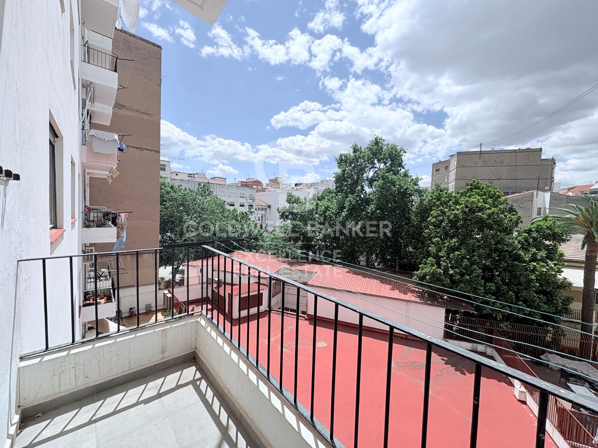 Bright Apartment with Terrace and Garage on Gran Vía Ramón y Cajal
