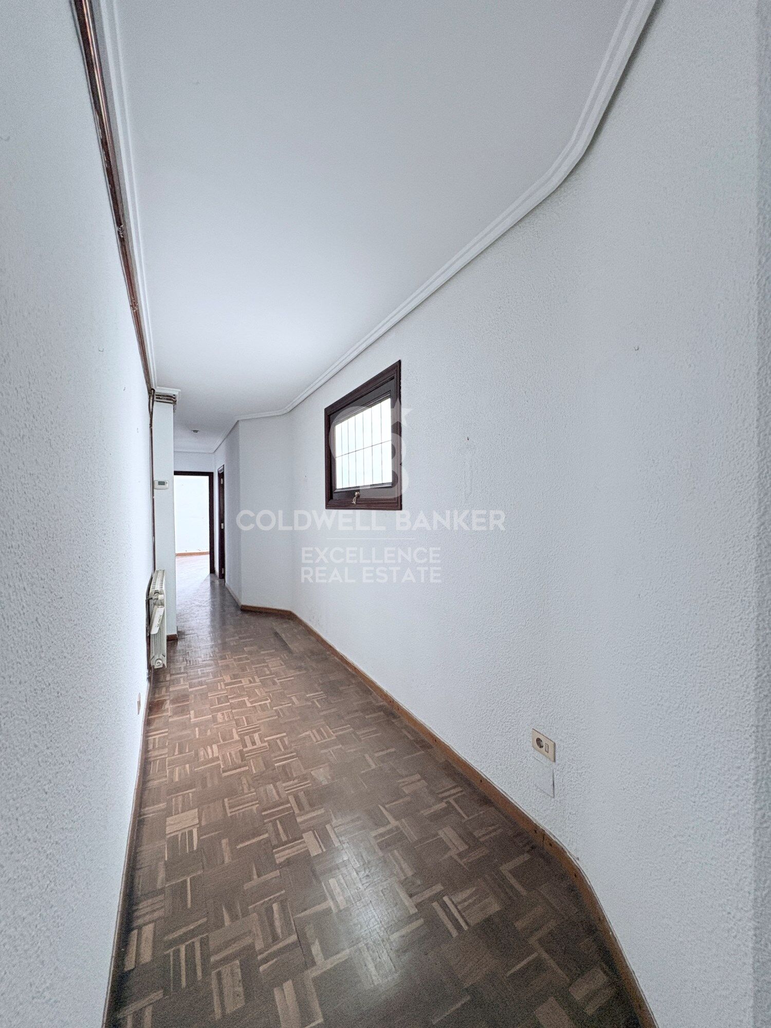 Bright Apartment with Terrace and Garage on Gran Vía Ramón y Cajal