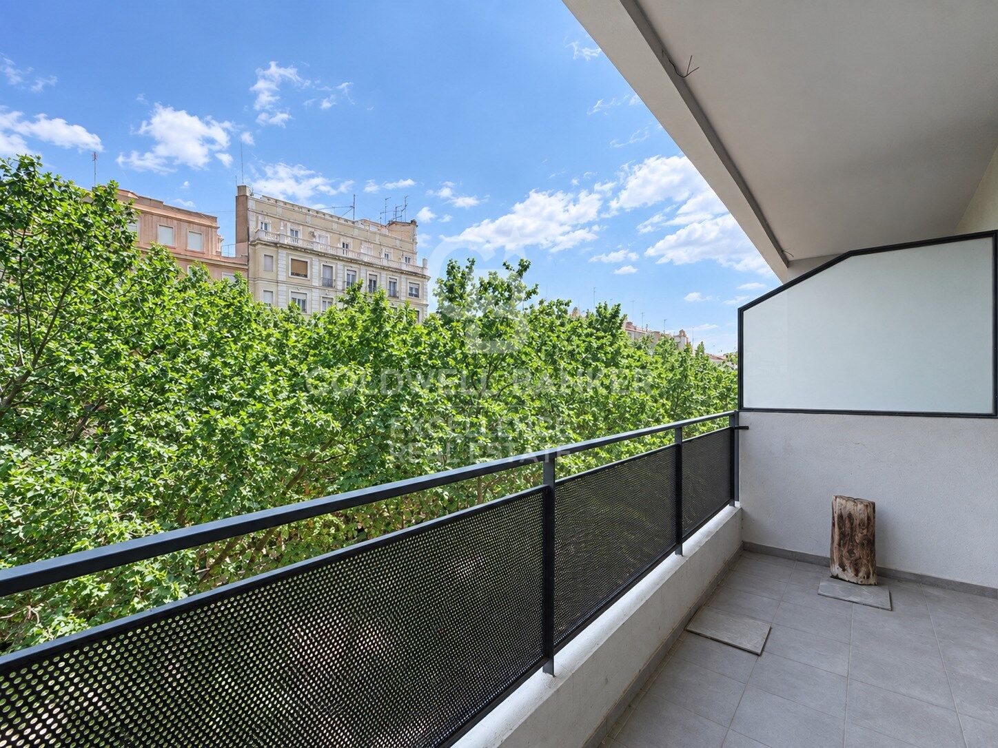 190 m² große Wohnung mit Terrasse, Garage und großem Potenzial an der Gran Vía Ramón y Cajal