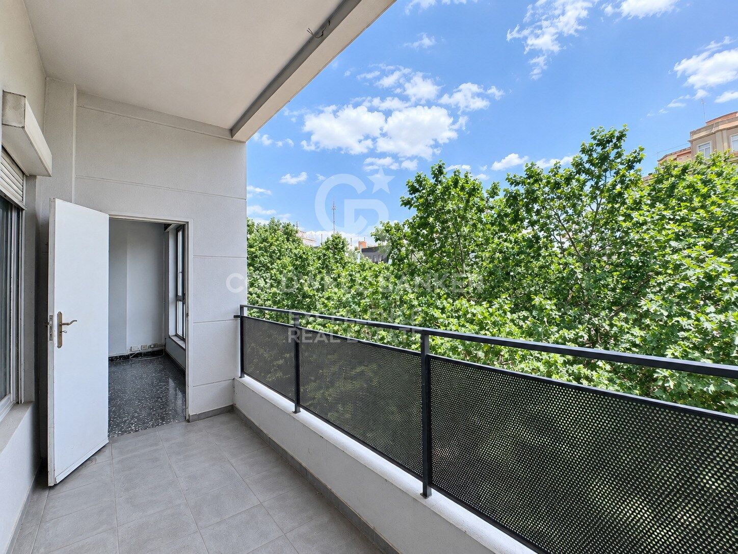190 m² große Wohnung mit Terrasse, Garage und großem Potenzial an der Gran Vía Ramón y Cajal