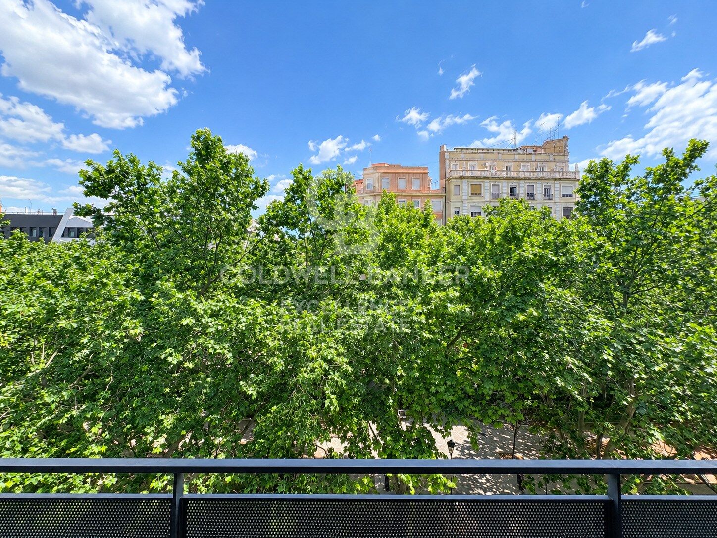 190 m² große Wohnung mit Terrasse, Garage und großem Potenzial an der Gran Vía Ramón y Cajal