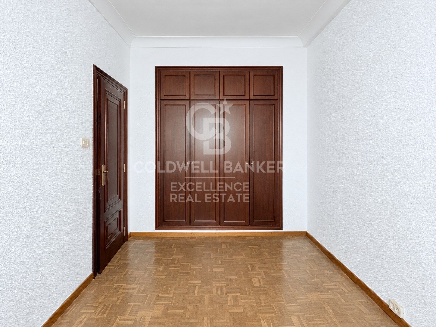190 m² große Wohnung mit Terrasse, Garage und großem Potenzial an der Gran Vía Ramón y Cajal