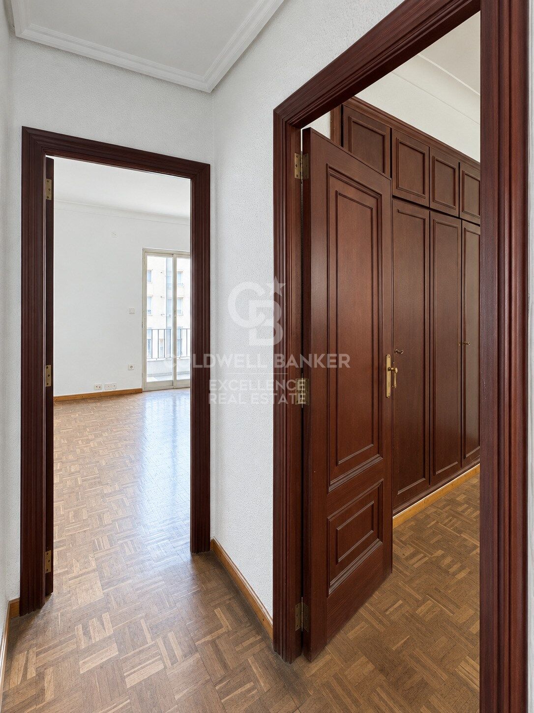 190 m² große Wohnung mit Terrasse, Garage und großem Potenzial an der Gran Vía Ramón y Cajal