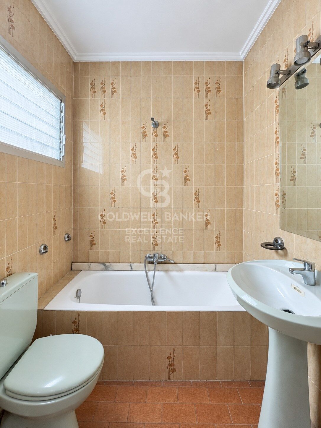 190 m² große Wohnung mit Terrasse, Garage und großem Potenzial an der Gran Vía Ramón y Cajal