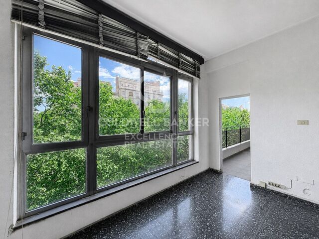 Bright Apartment with Terrace and Garage on Gran Vía Ramón y Cajal
