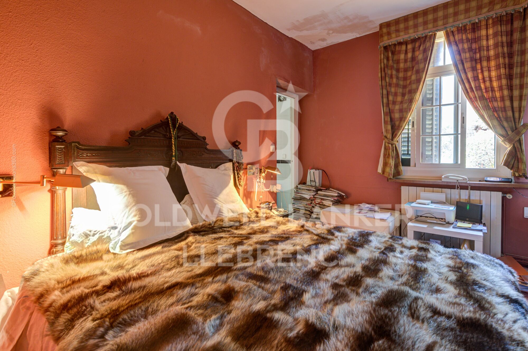 Encantadora finca en venta en Vallvidrera con elementos modernistas, jardín y piscina