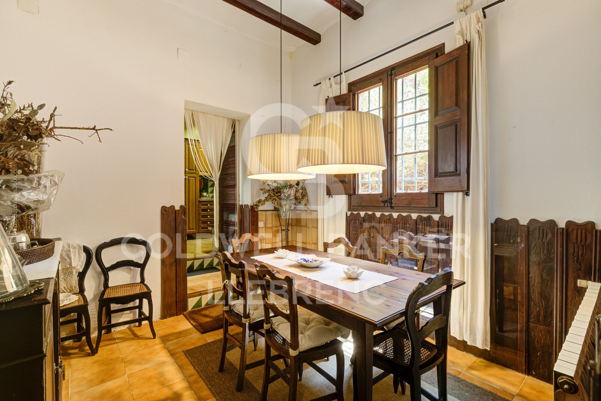 Charmante propriété à vendre à Vallvidrera avec éléments modernistes, jardin et piscine