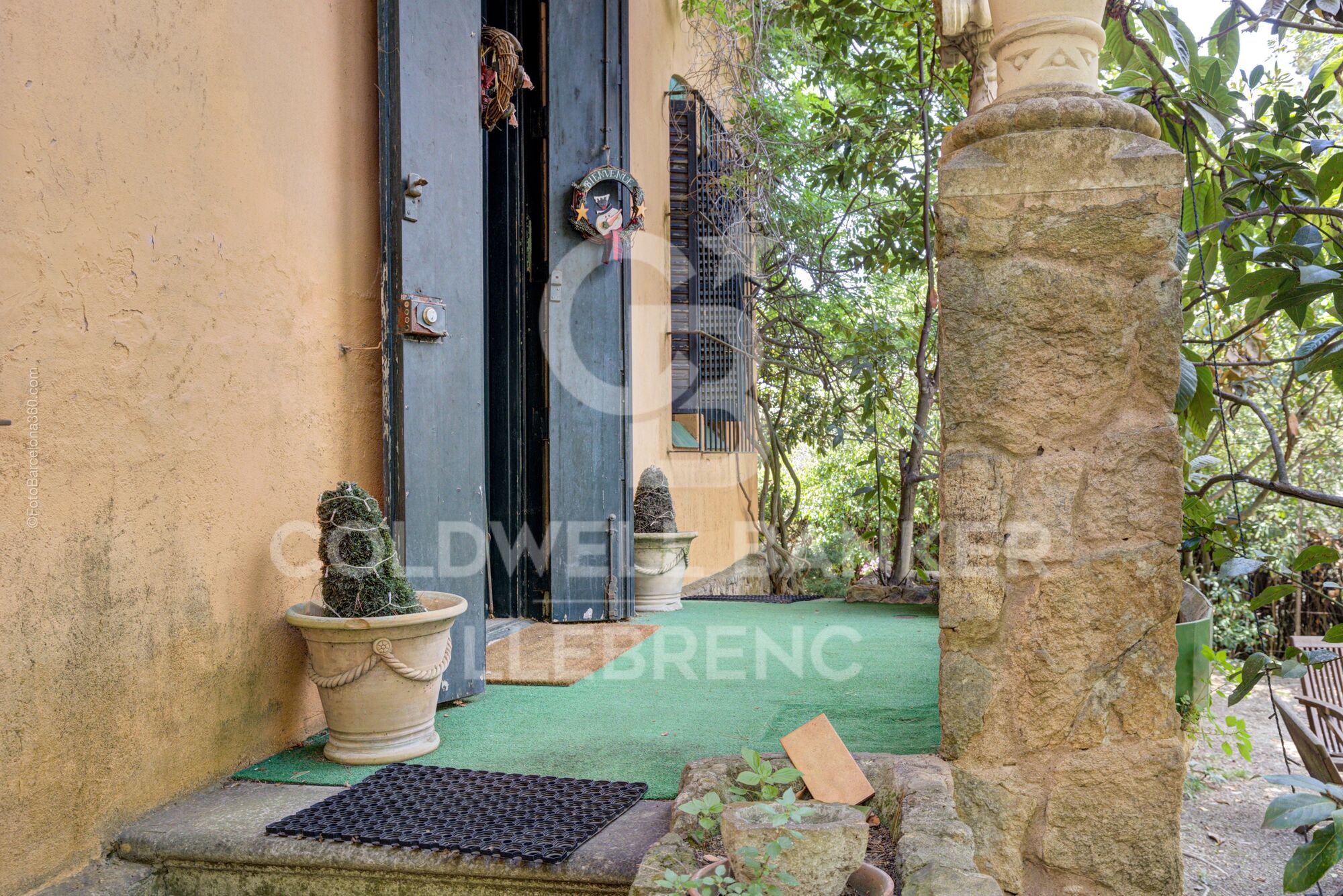 Charmante propriété à vendre à Vallvidrera avec éléments modernistes, jardin et piscine
