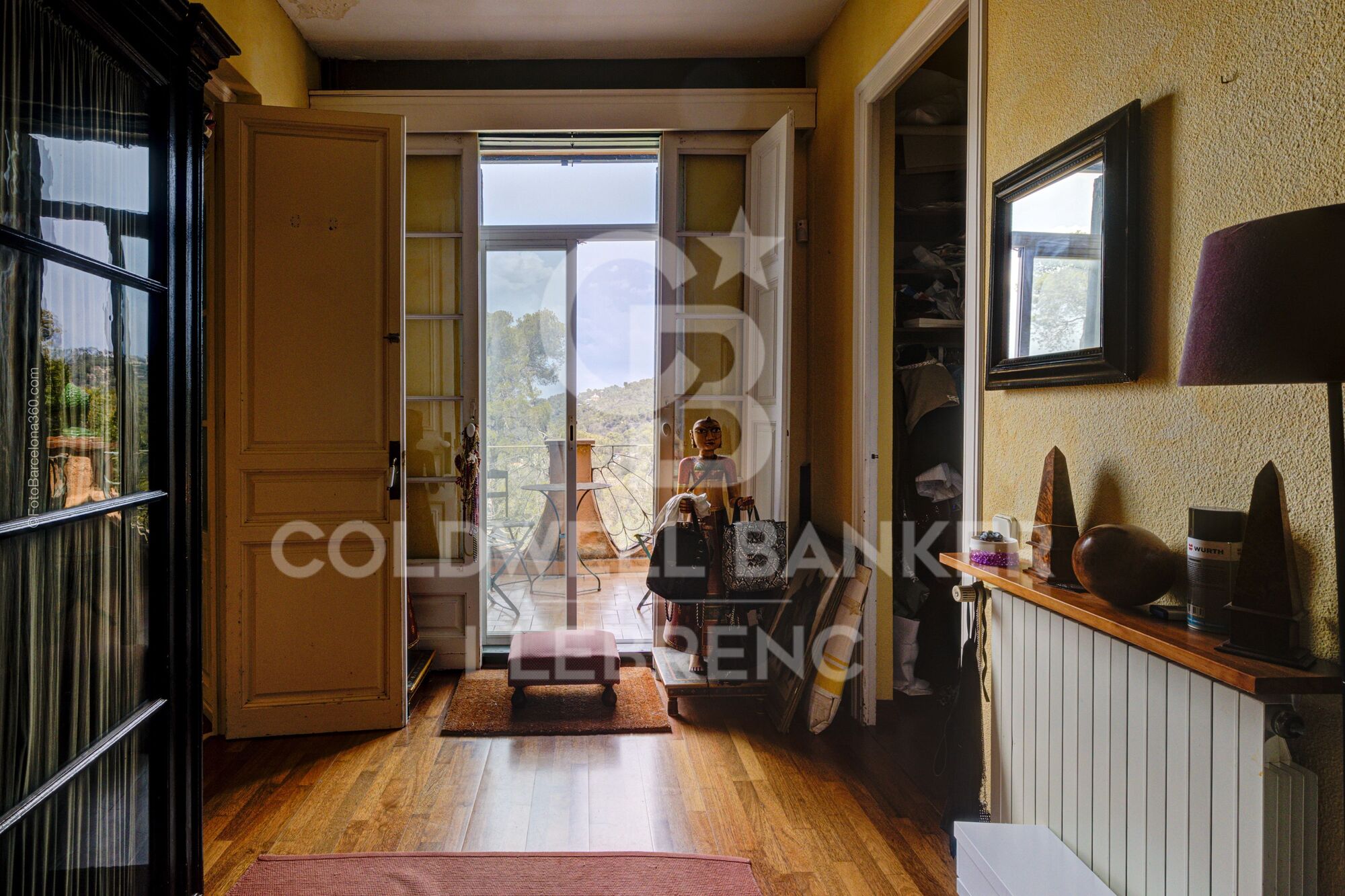Charmante propriété à vendre à Vallvidrera avec éléments modernistes, jardin et piscine