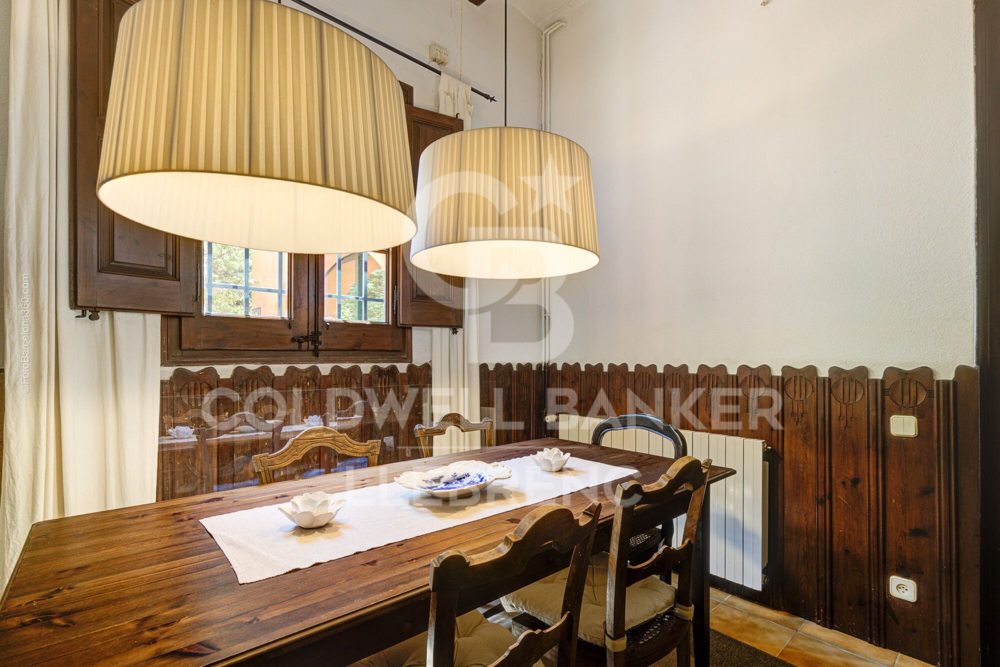 Charmante propriété à vendre à Vallvidrera avec éléments modernistes, jardin et piscine