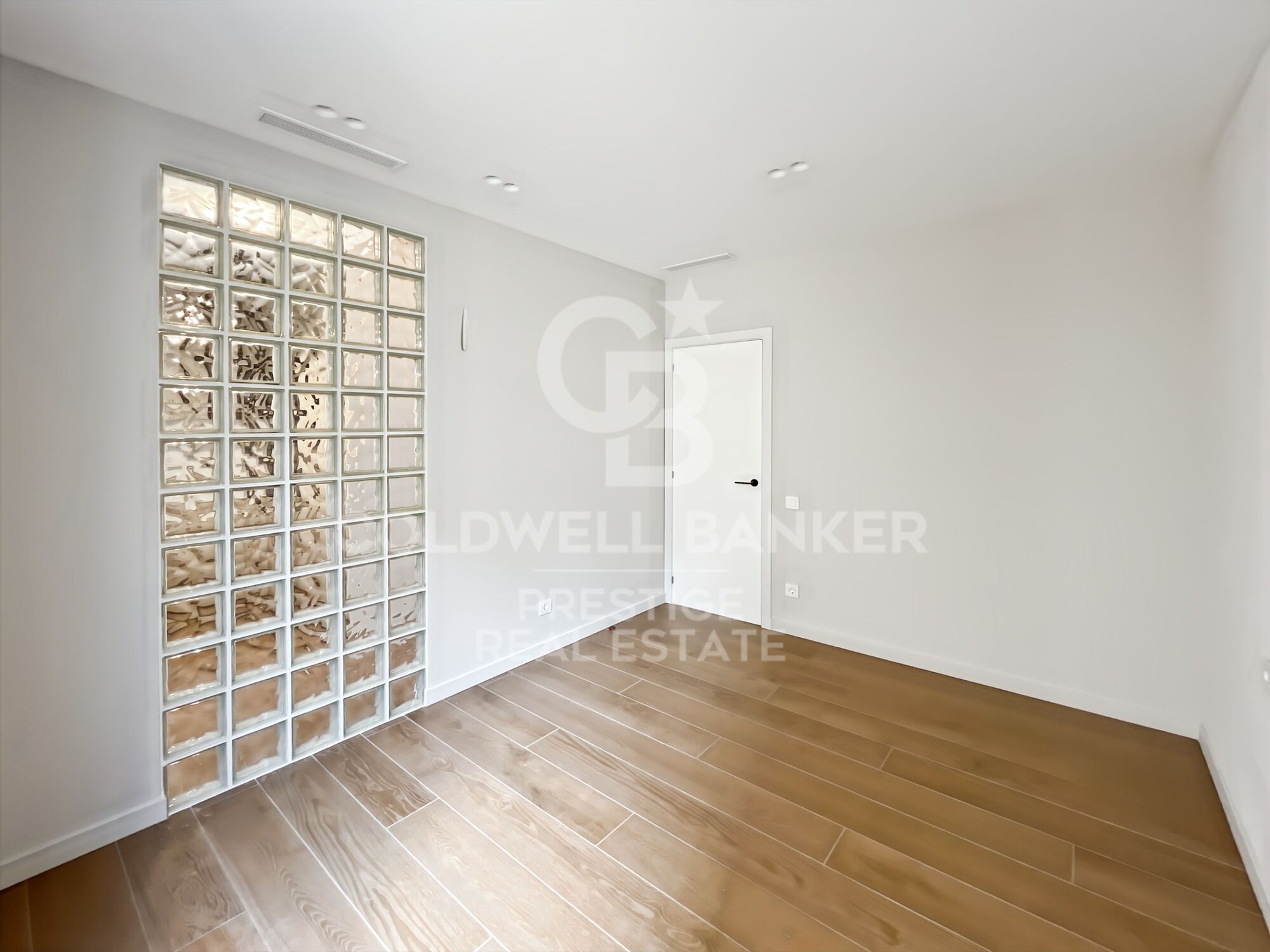 Brand-new, fully renovated penthouse in La Barceloneta