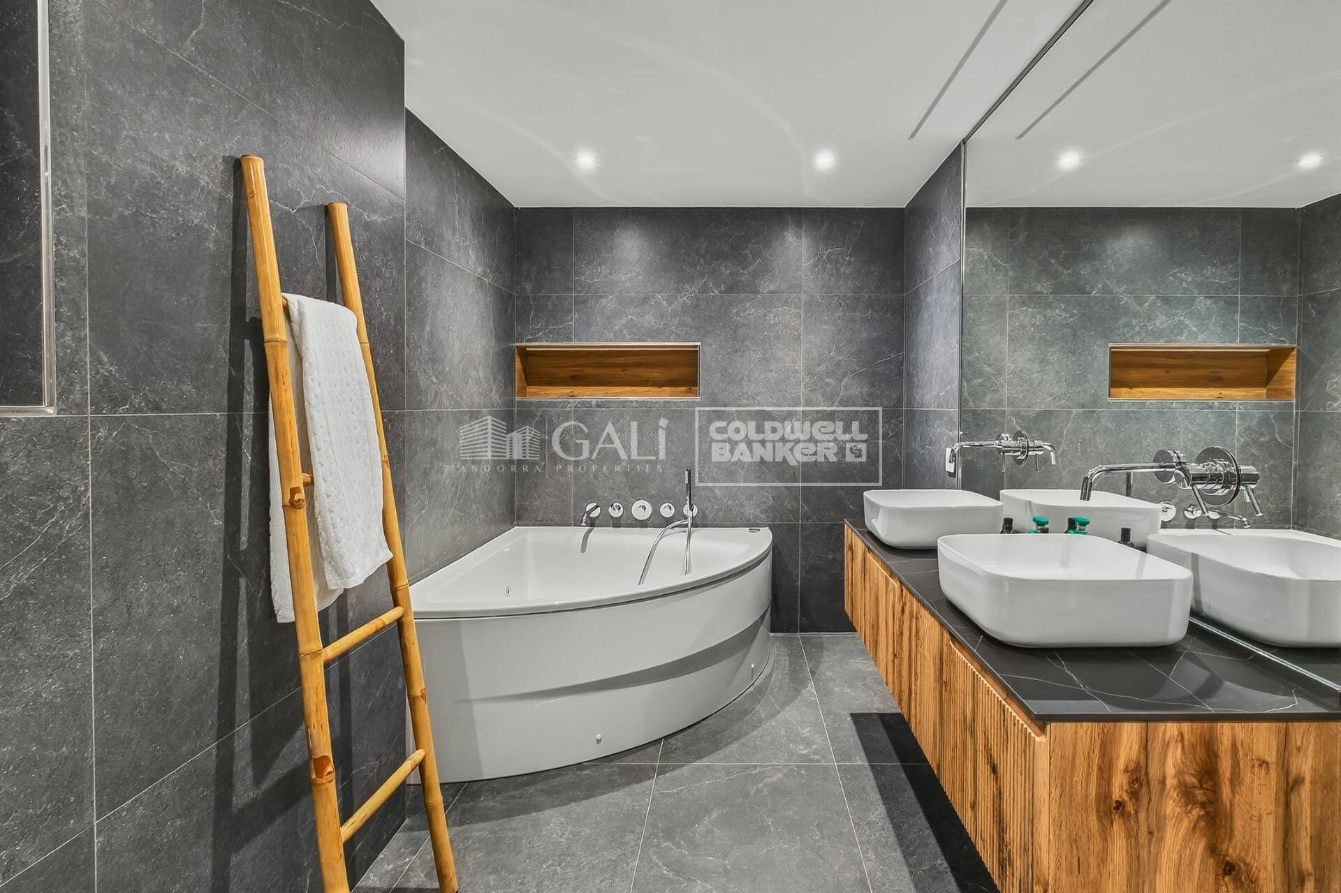 Dúplex 5 habitaciones Venta Andorra la Vella