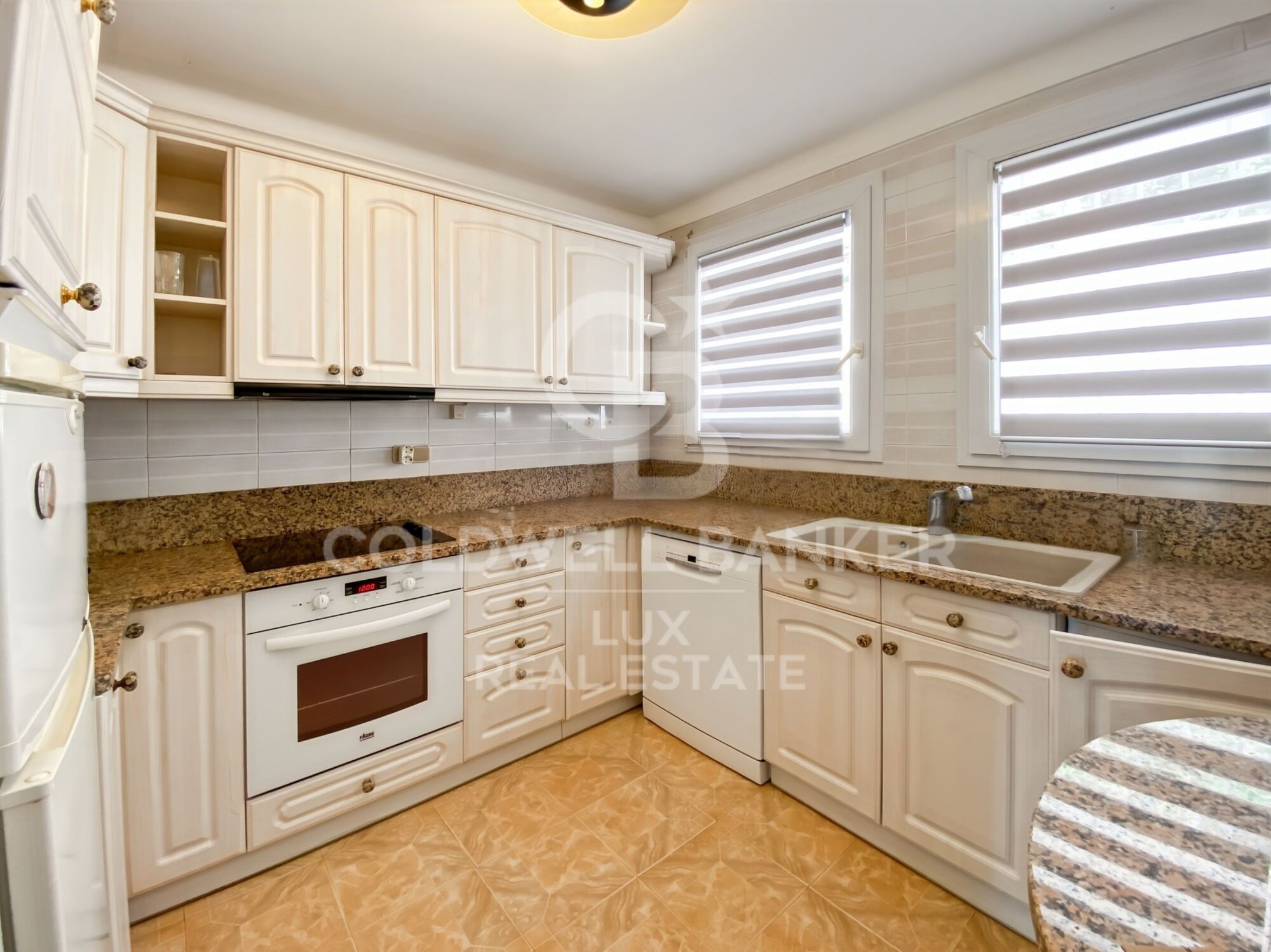 Piso con vistas al mar, aparcamiento y trastero privados, playa de Canyelles-Roses