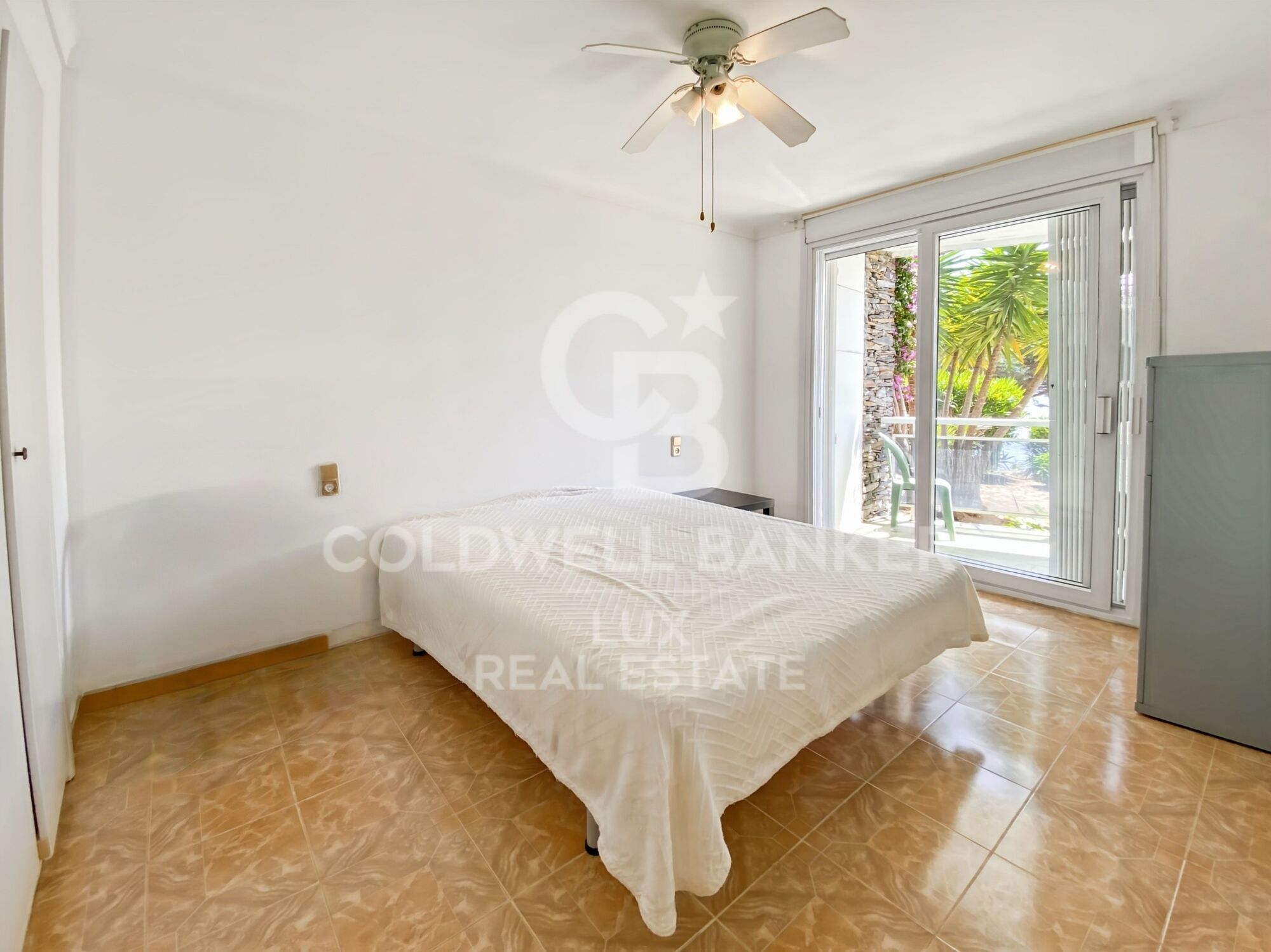 Piso con vistas al mar, aparcamiento y trastero privados, playa de Canyelles-Roses