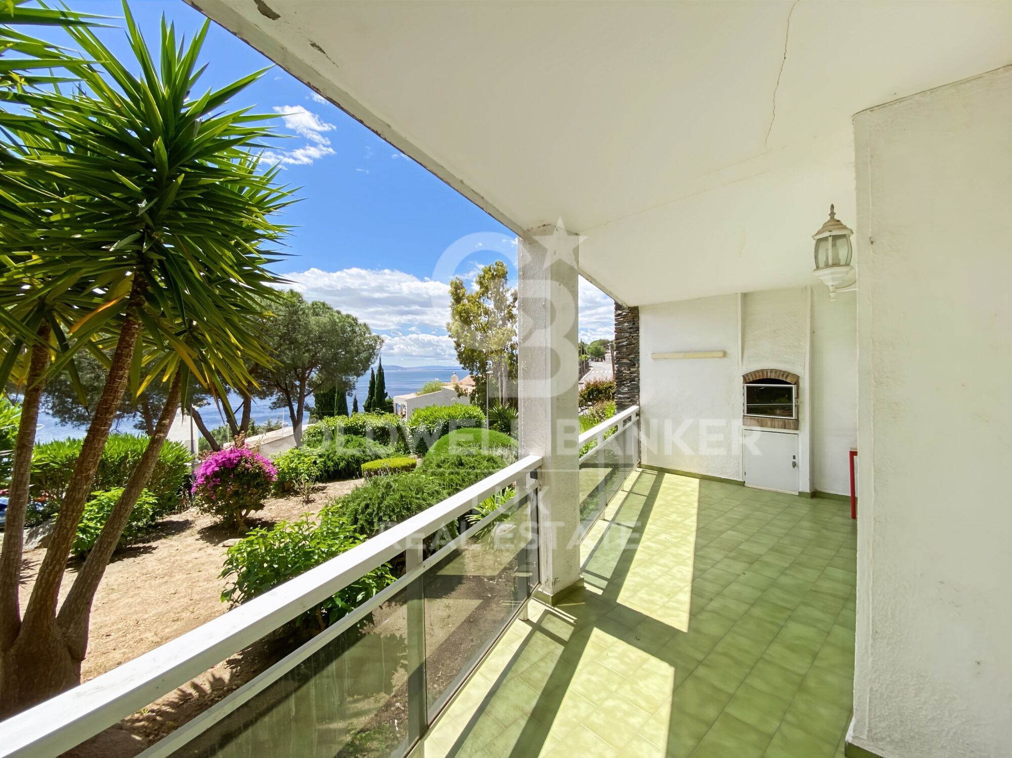 Piso con vistas al mar, aparcamiento y trastero privados, playa de Canyelles-Roses