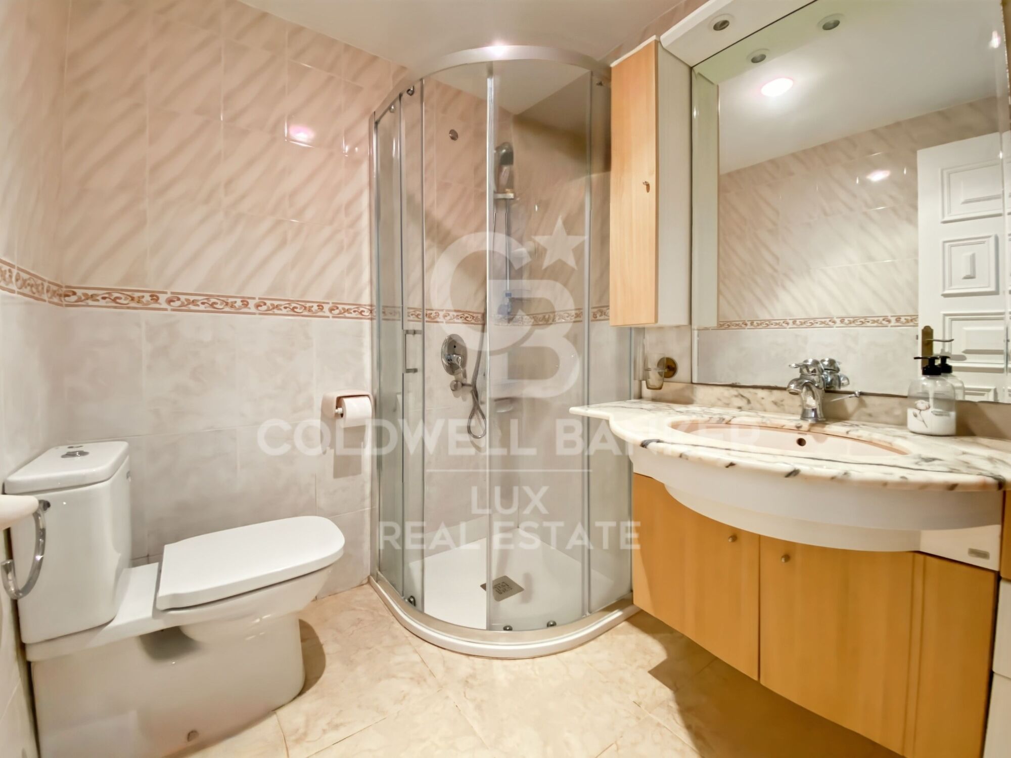 Piso con vistas al mar, aparcamiento y trastero privados, playa de Canyelles-Roses