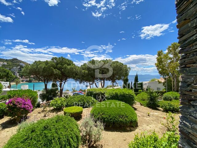 Appartement vue mer avec parking et cave privés, plage de Canyelles-Roses