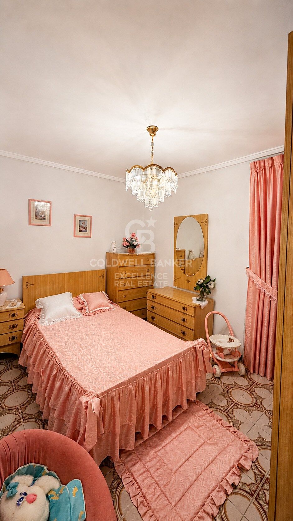 Spacious home with private gardens, terrace and multiple storage spaces in Loriguilla