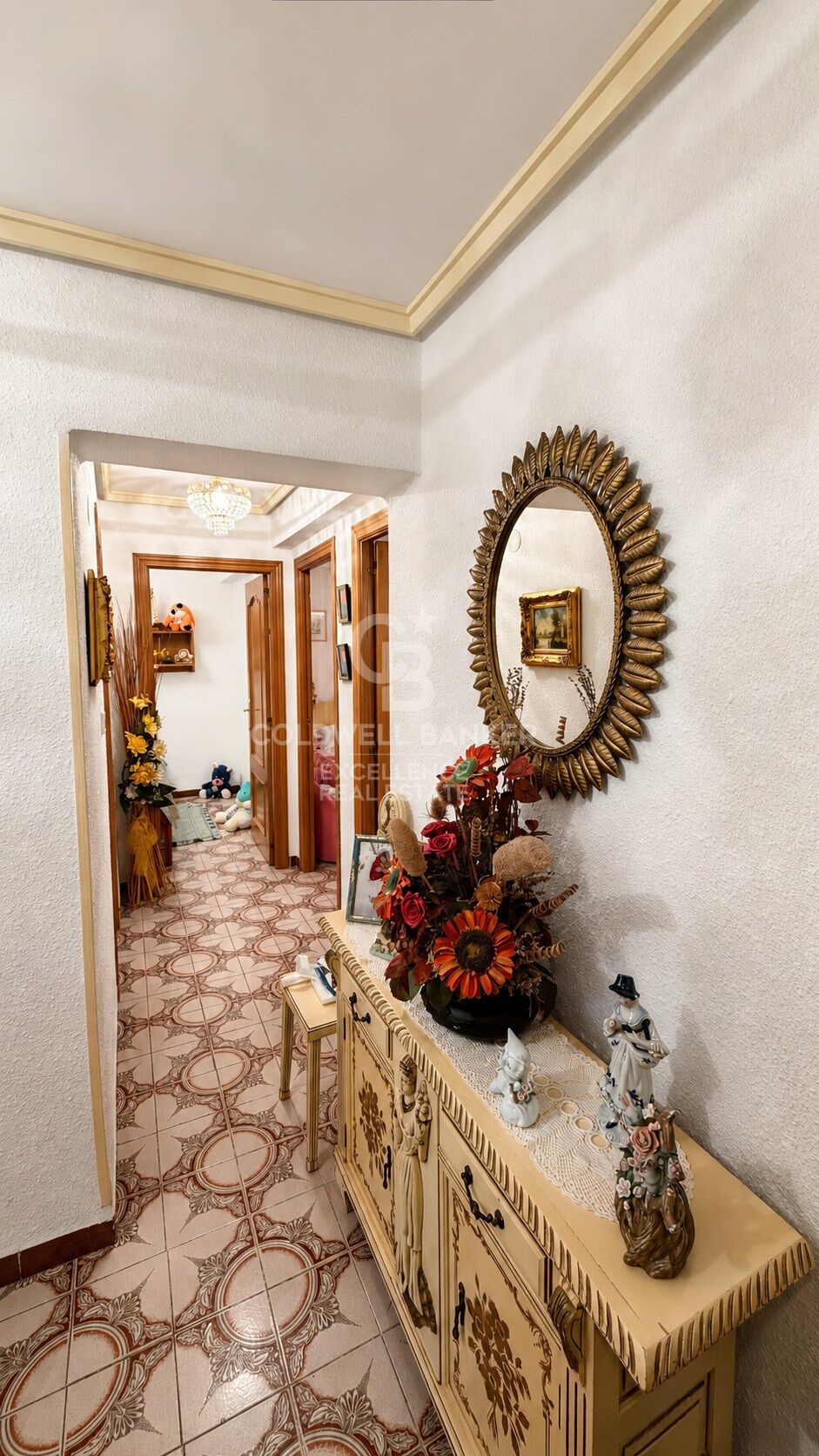 Spacious home with private gardens, terrace and multiple storage spaces in Loriguilla
