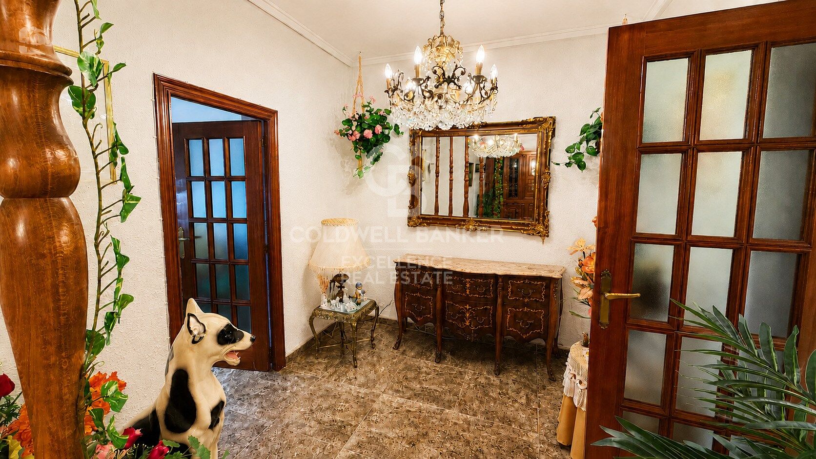 Spacious home with private gardens, terrace and multiple storage spaces in Loriguilla