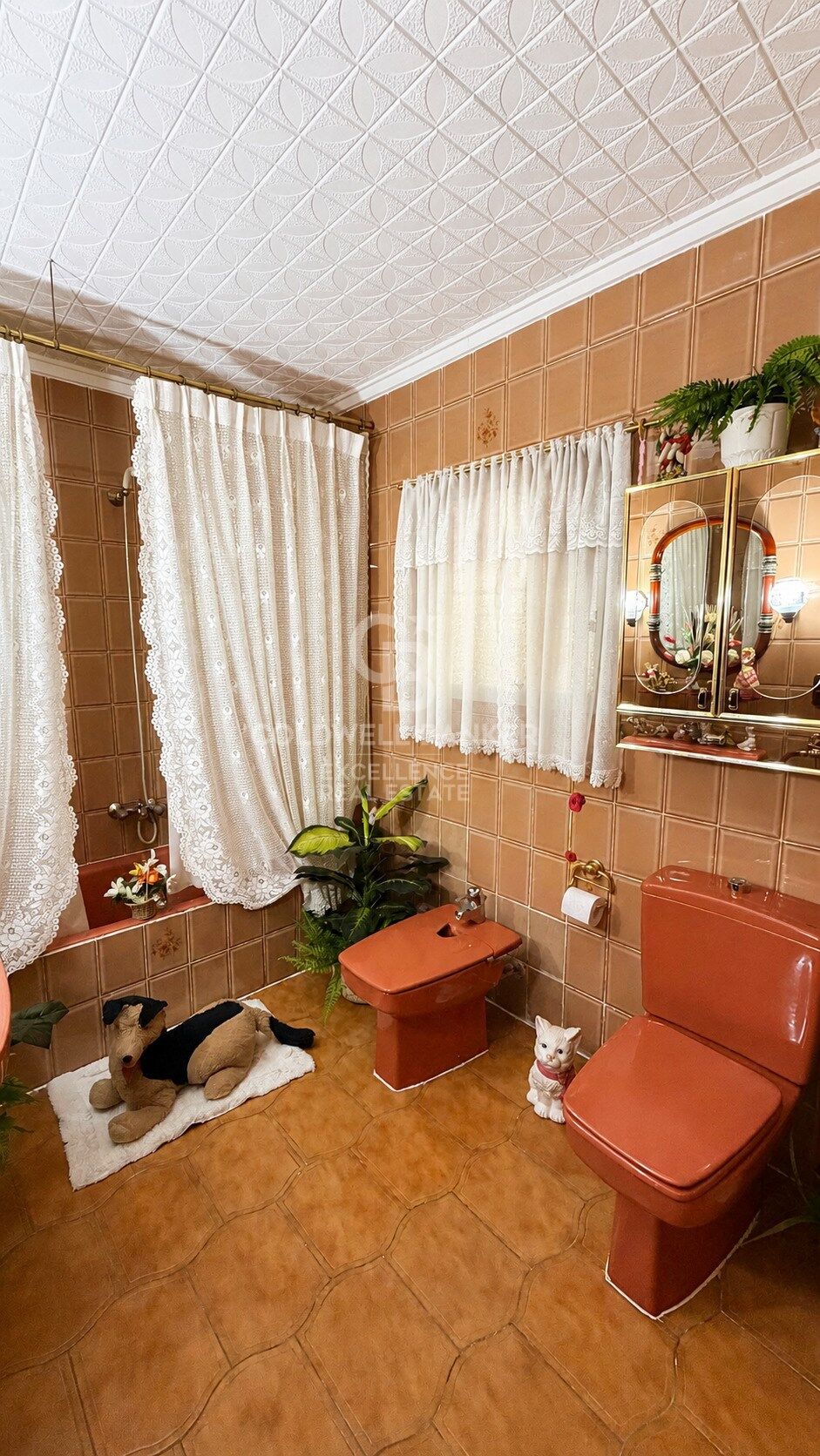 Spacious home with private gardens, terrace and multiple storage spaces in Loriguilla