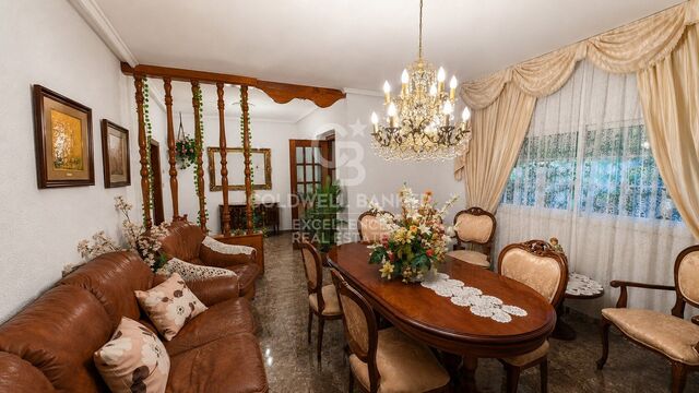 Geräumiges Haus mit privaten Gärten, Terrasse und mehreren Stauraum in Loriguilla