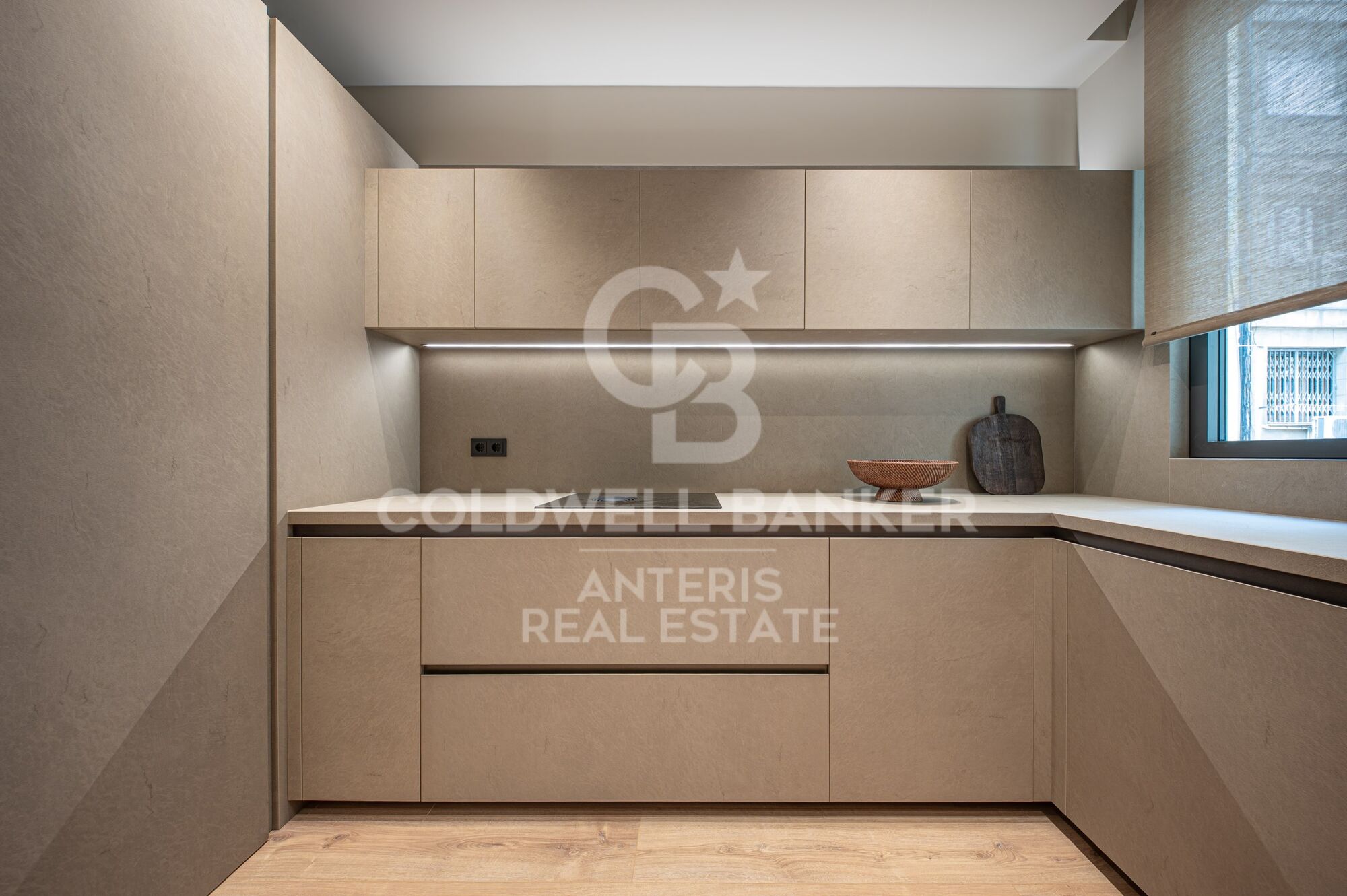 Piso en venta reformado a estrenar ubicado en el Quadrat d'Or con balcones y una pequeña terraza