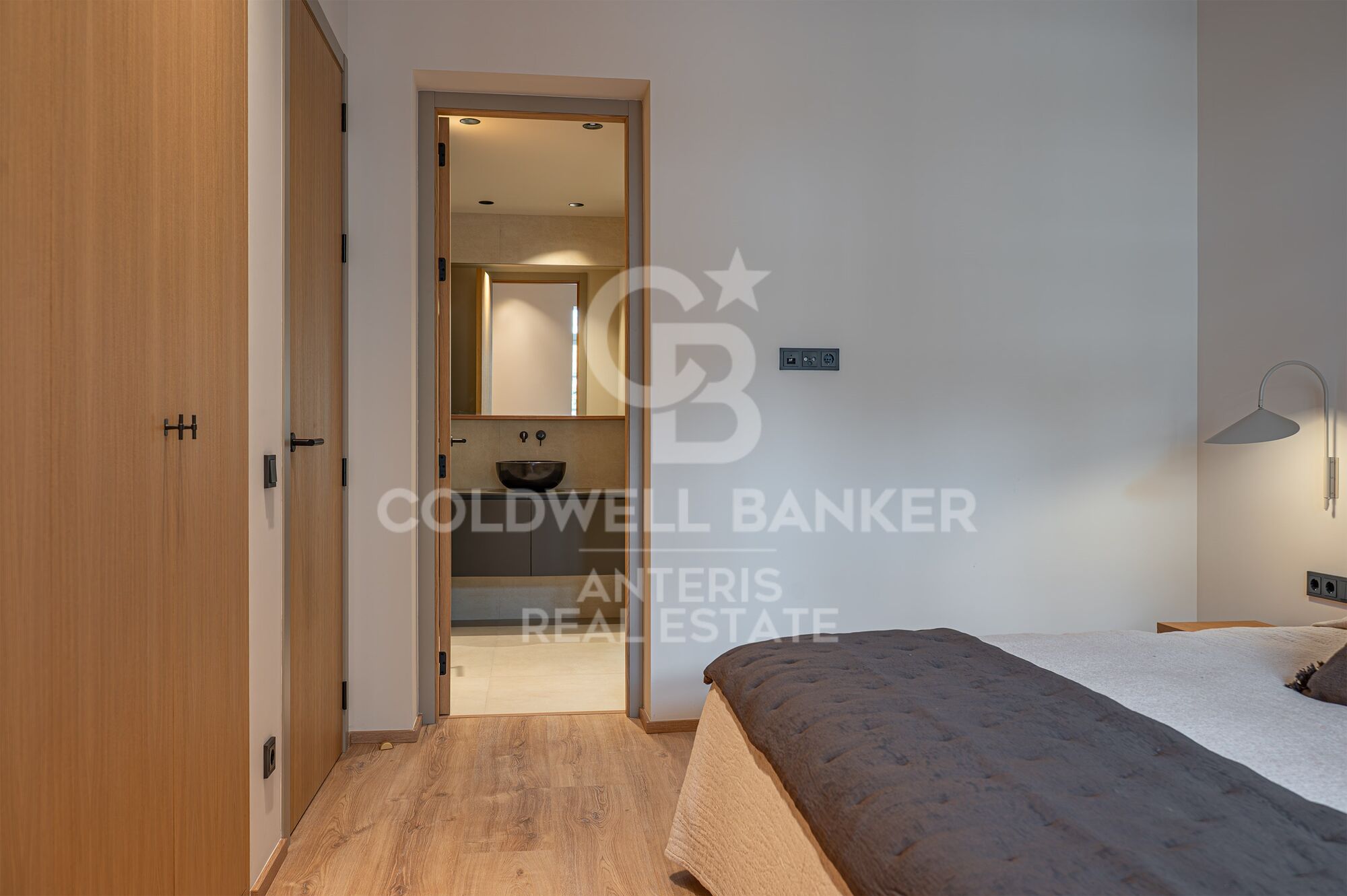 Piso en venta reformado a estrenar ubicado en el Quadrat d'Or con balcones y una pequeña terraza