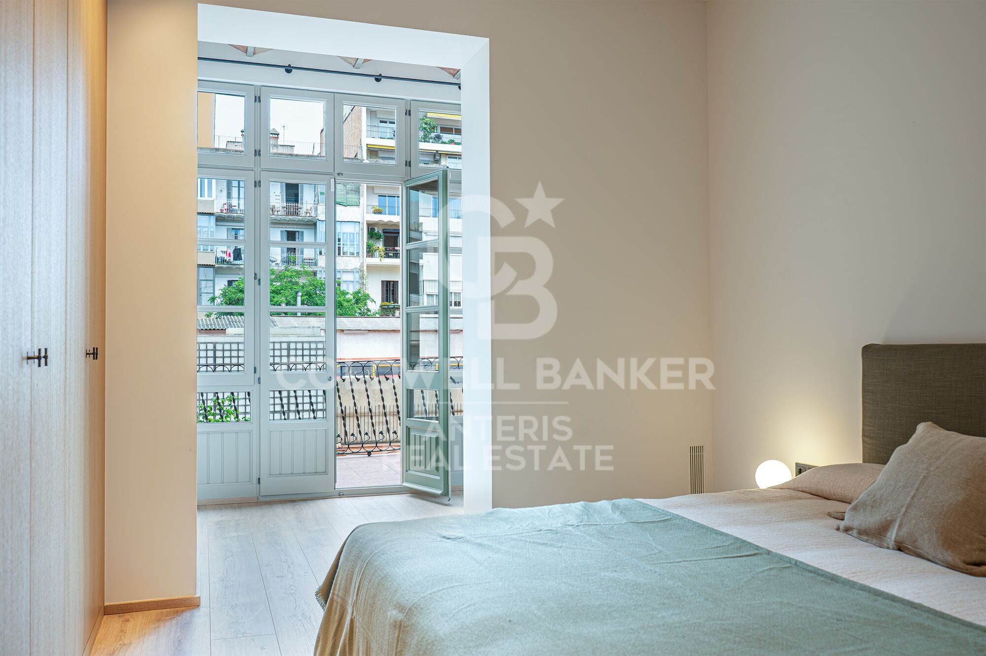 Piso en venta reformado a estrenar ubicado en el Quadrat d'Or con balcones y una pequeña terraza