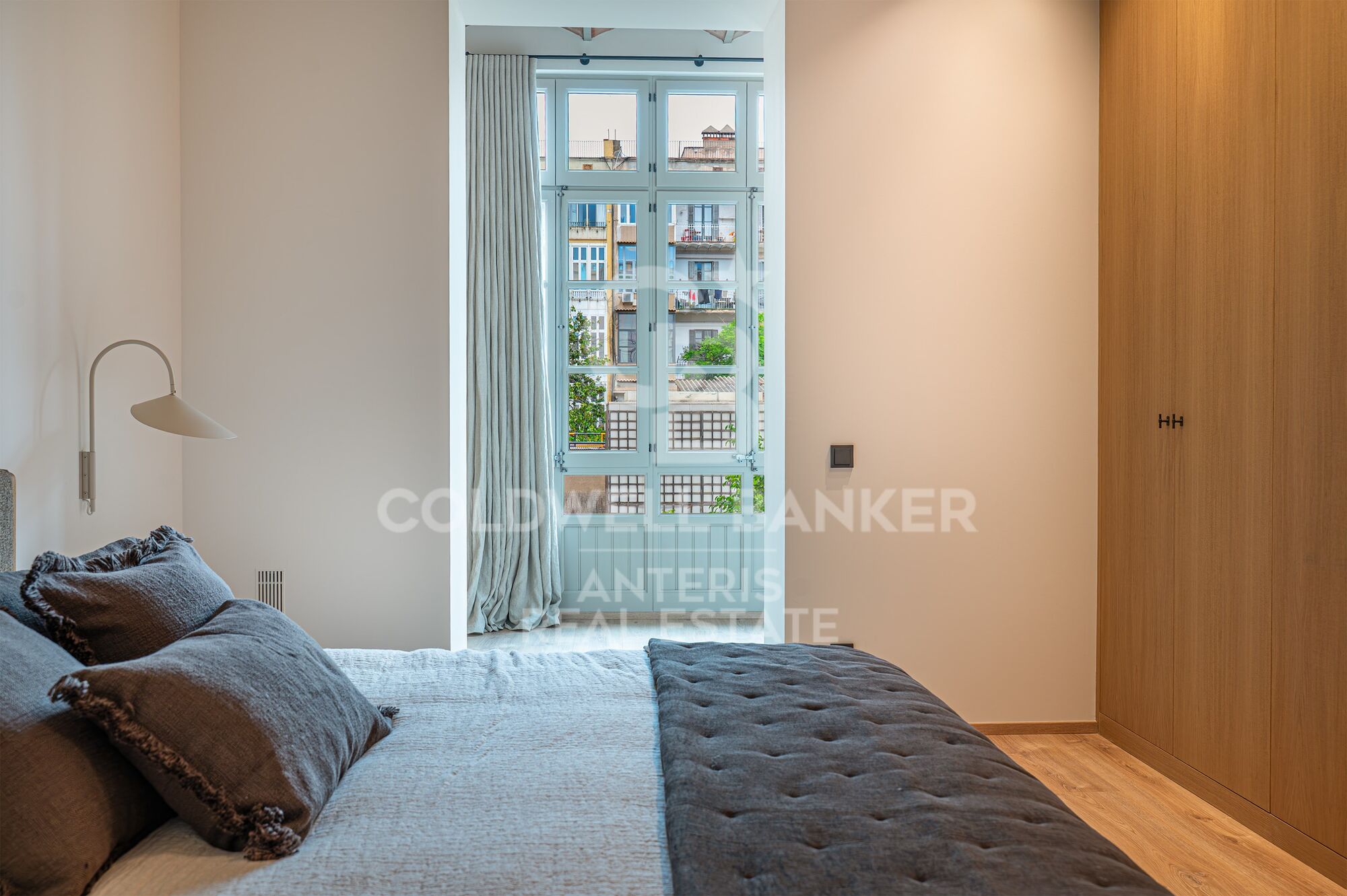 Piso en venta reformado a estrenar ubicado en el Quadrat d'Or con balcones y una pequeña terraza