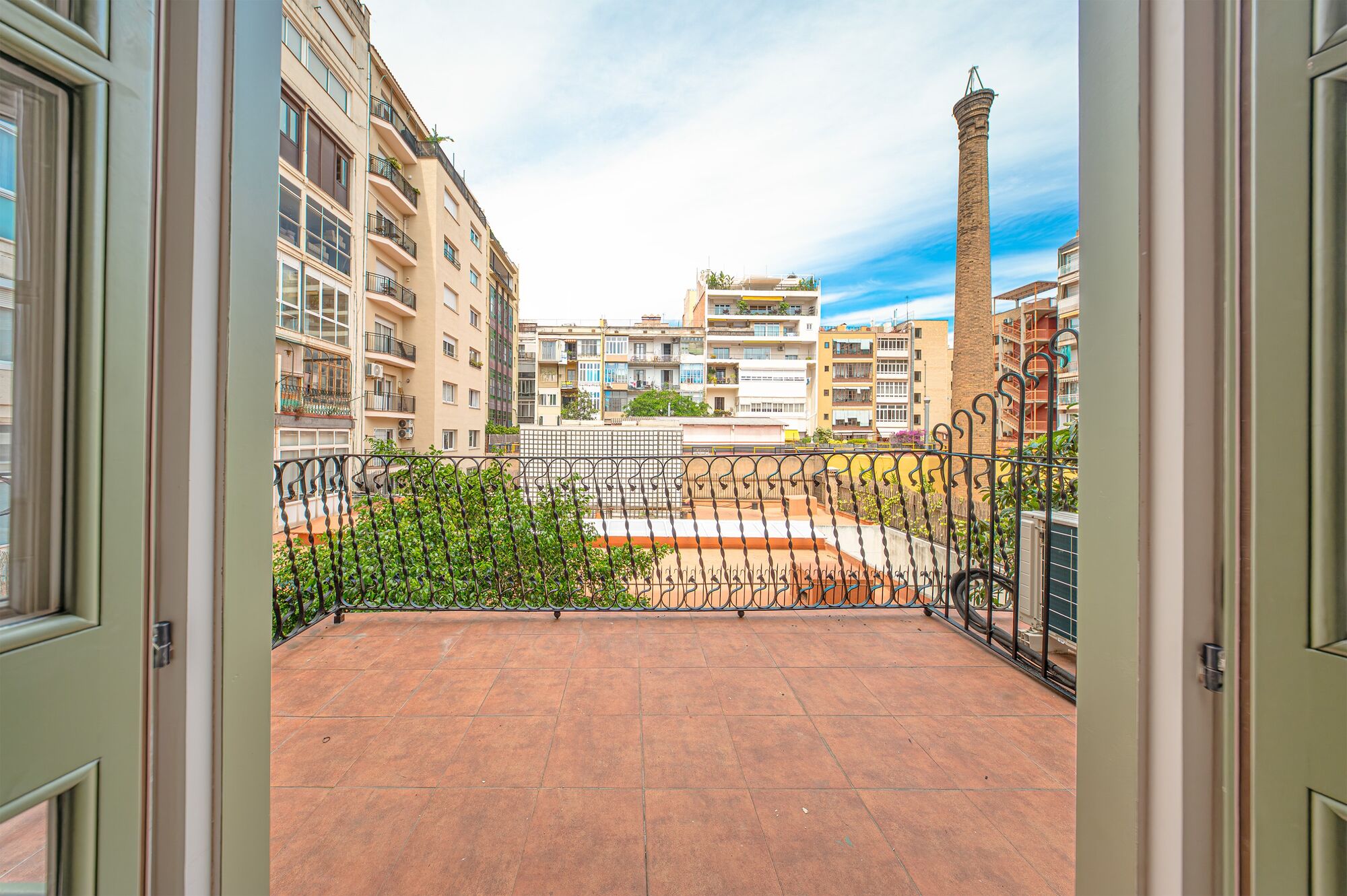 Piso en venta reformado a estrenar ubicado en el Quadrat d'Or con balcones y una pequeña terraza