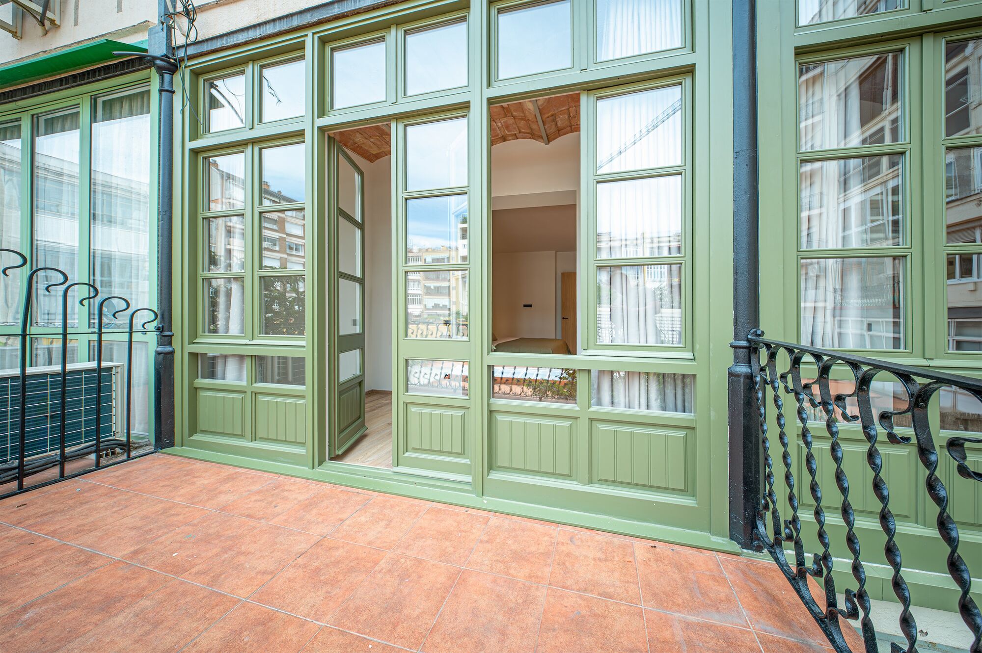 Piso en venta reformado a estrenar ubicado en el Quadrat d'Or con balcones y una pequeña terraza