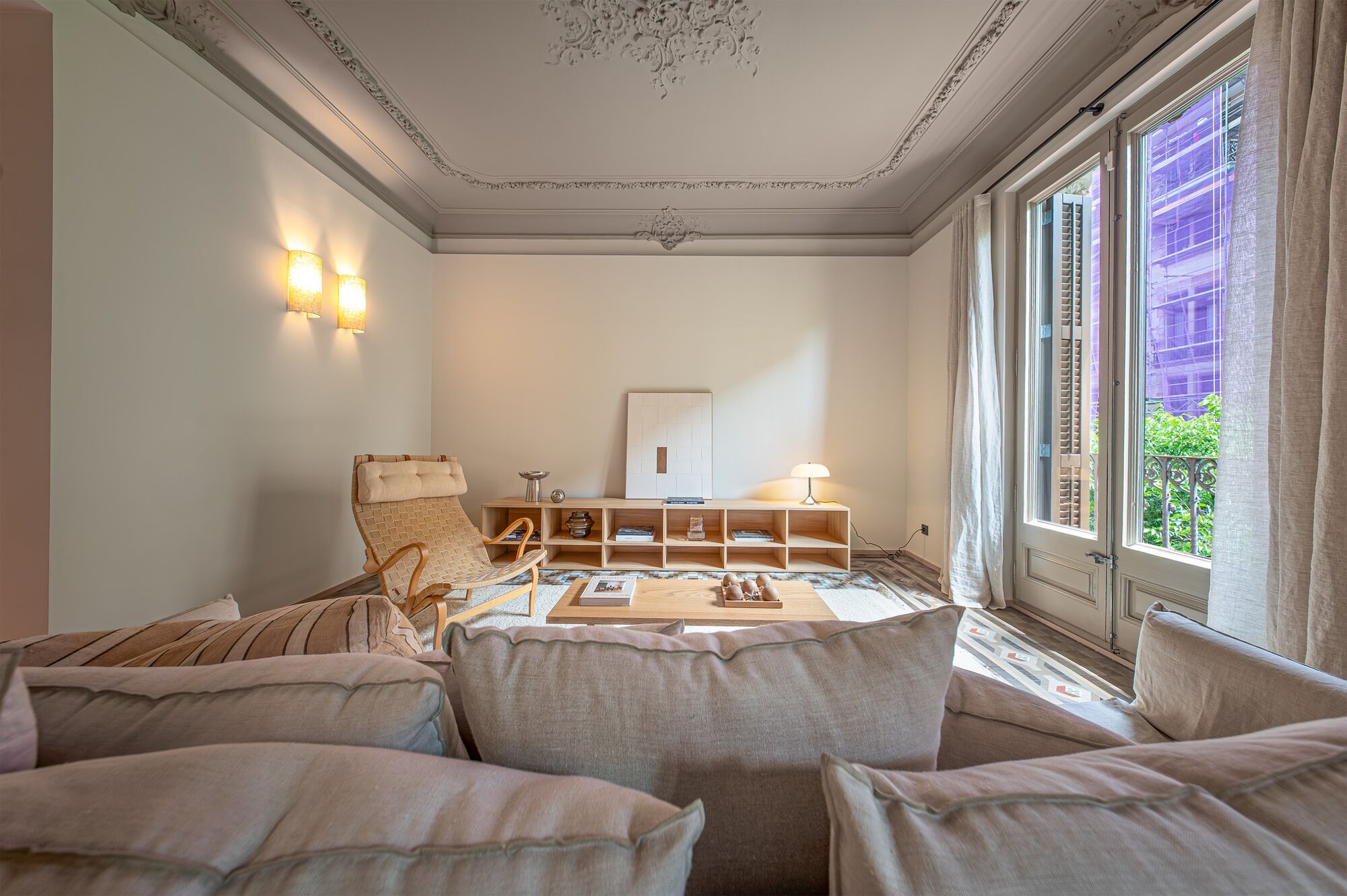Piso en venta reformado a estrenar ubicado en el Quadrat d'Or con balcones y una pequeña terraza