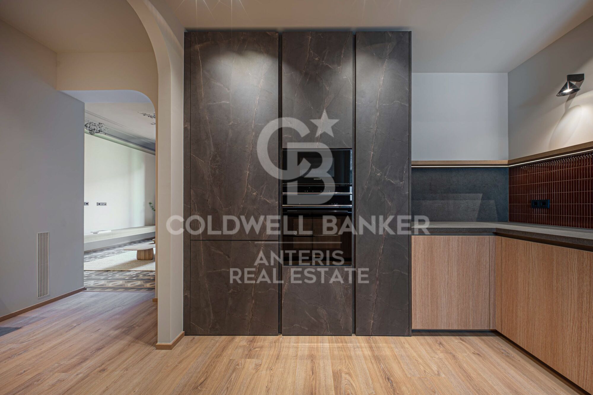 Brand-new renovated apartment for sale located in the Quadrat d'Or featuring traditional Eixample balconies